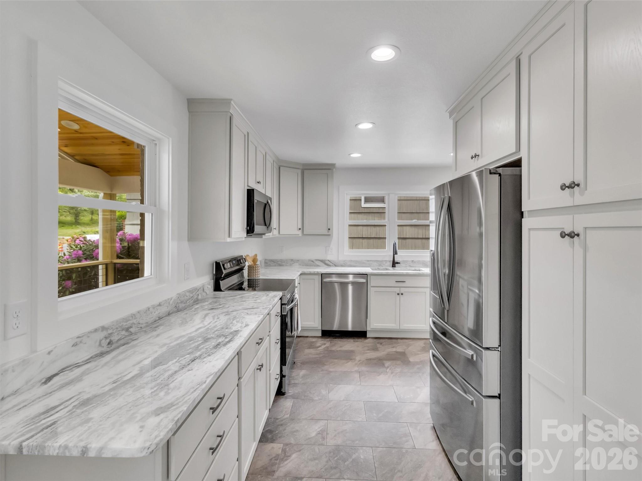 3575 Dellwood Road — Waynesville