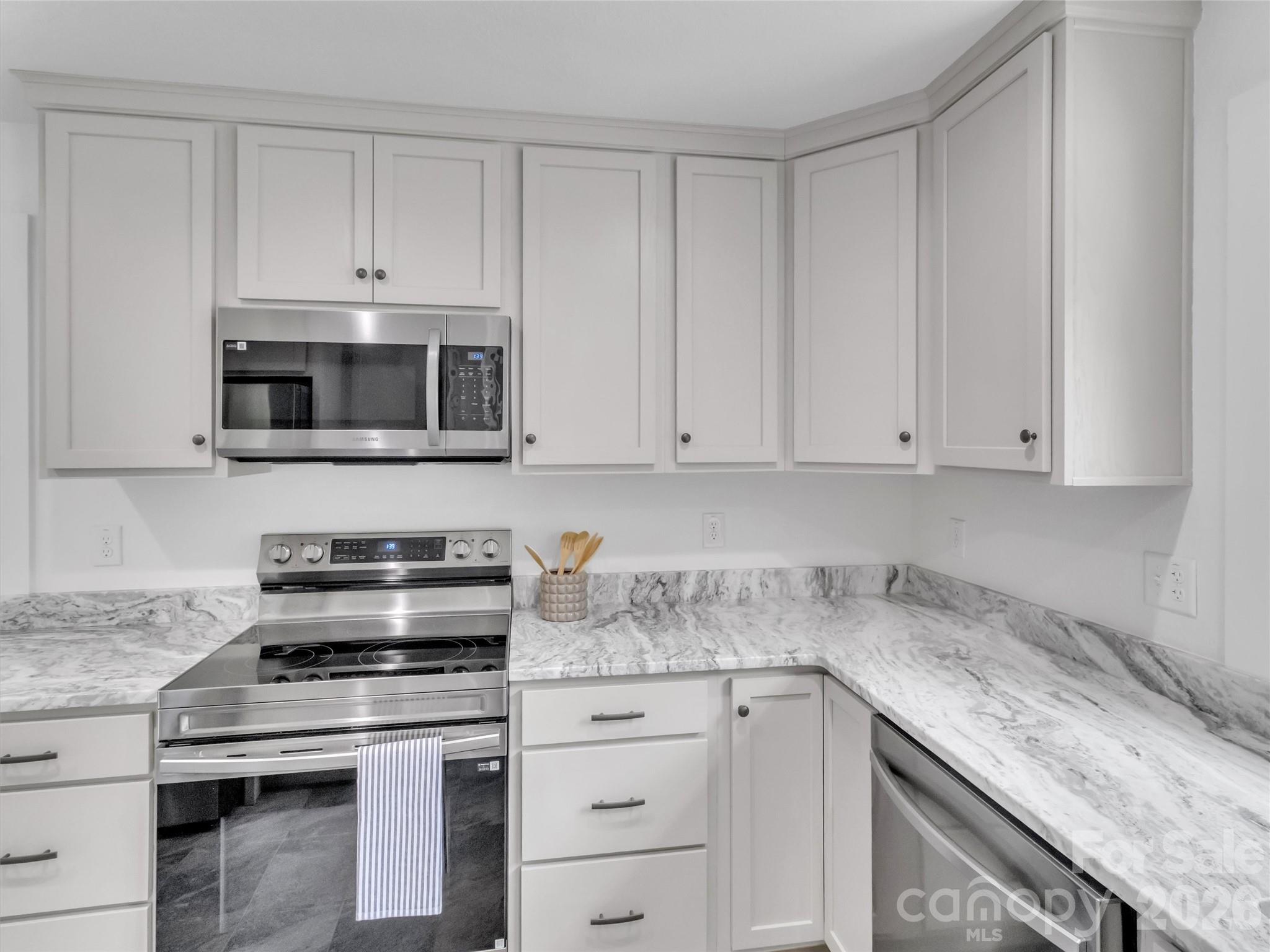 3575 Dellwood Road — Waynesville