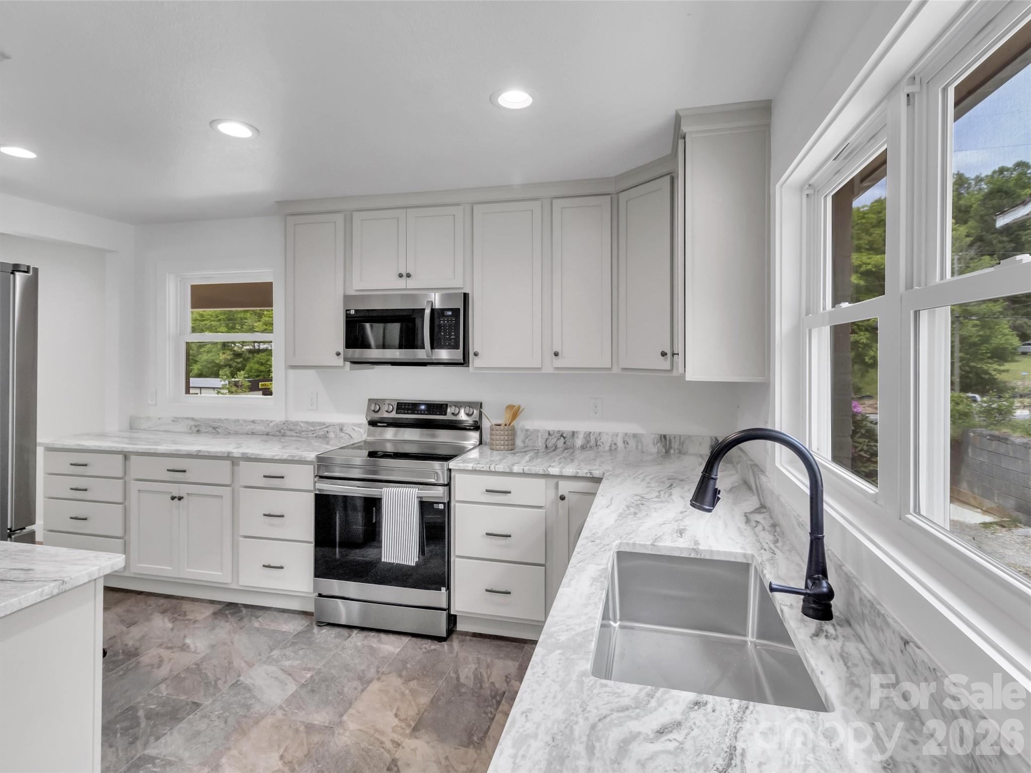 3575 Dellwood Road — Waynesville