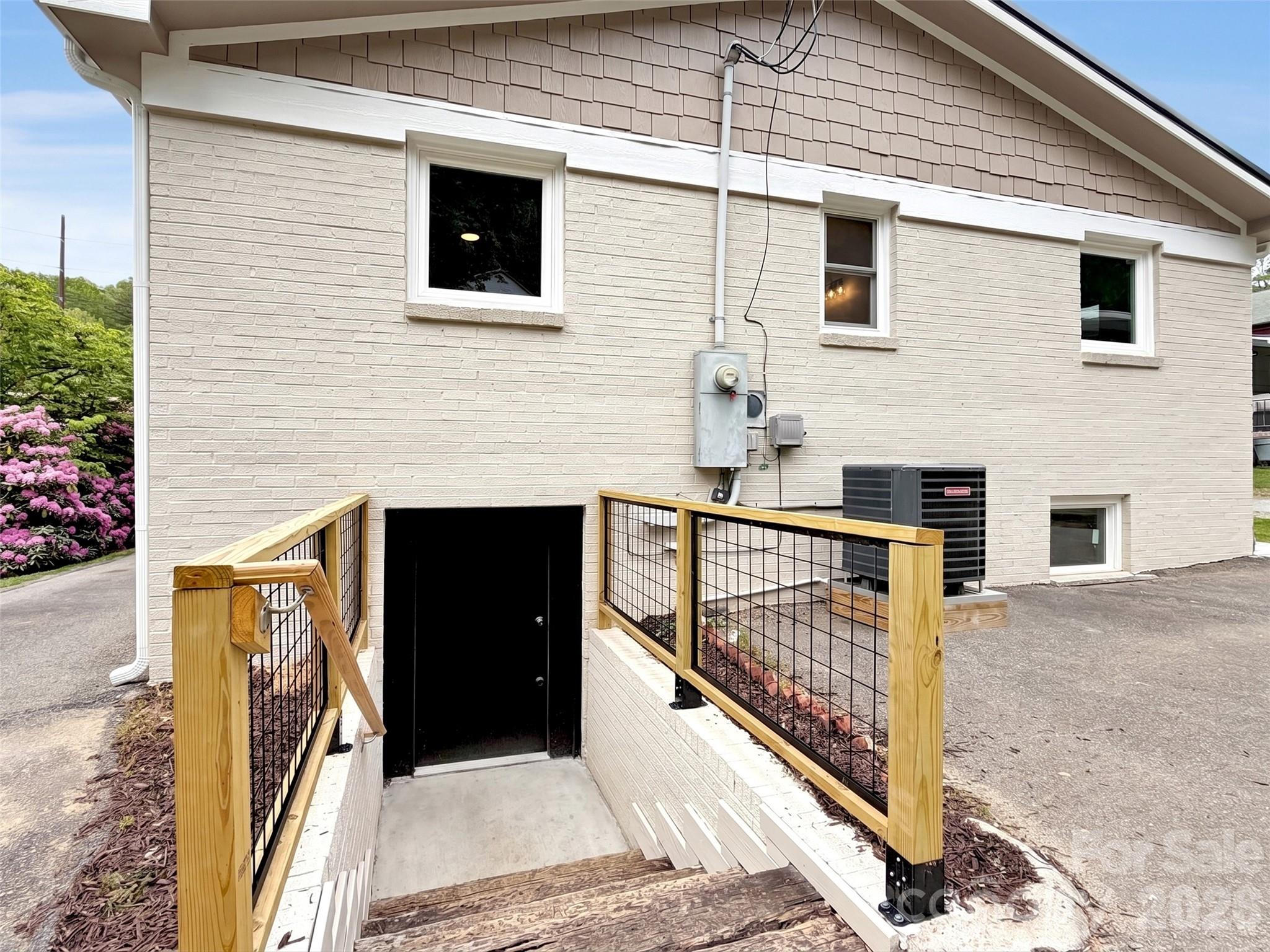 3575 Dellwood Road — Waynesville