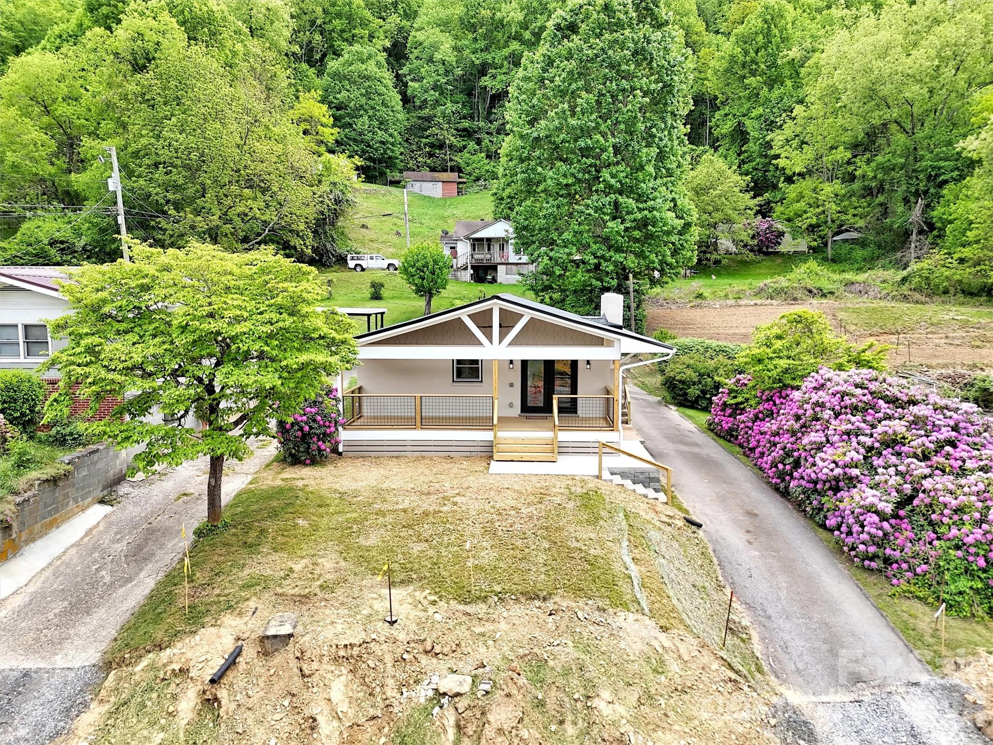 3575 Dellwood Road — Waynesville