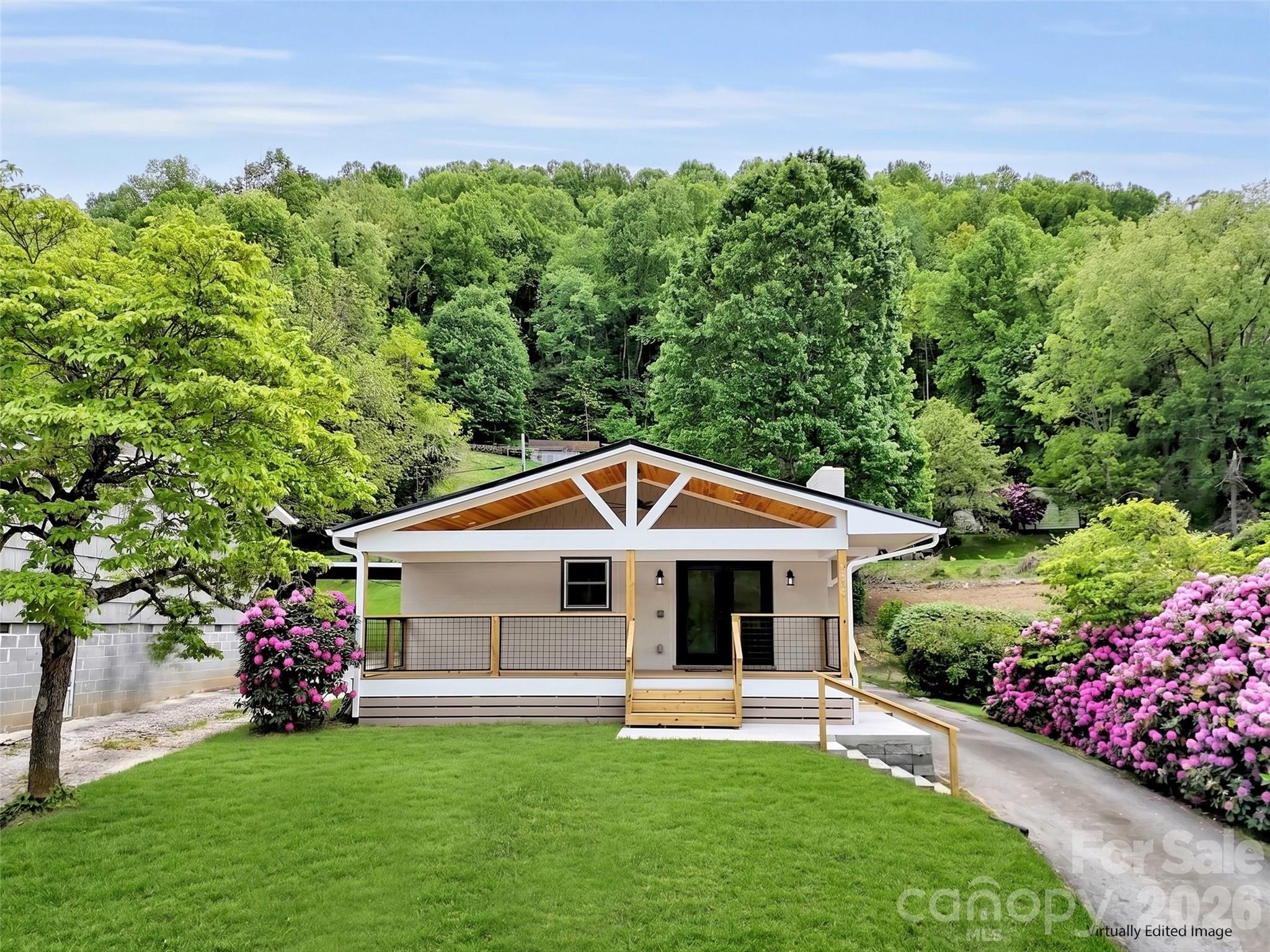 3575 Dellwood Road — Waynesville