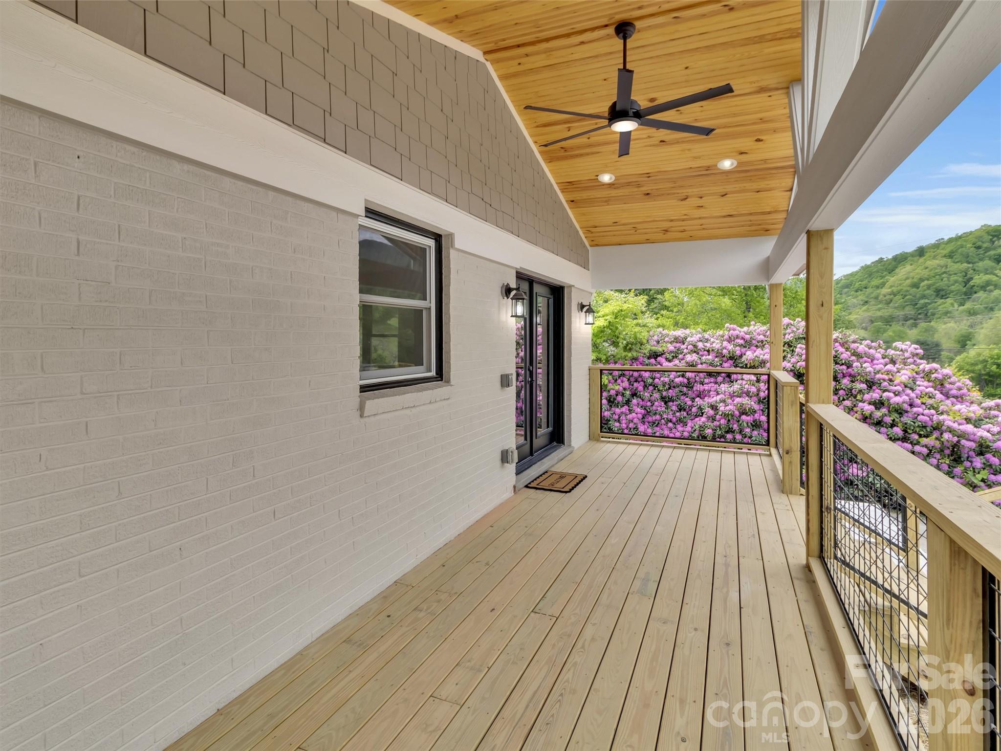 3575 Dellwood Road — Waynesville