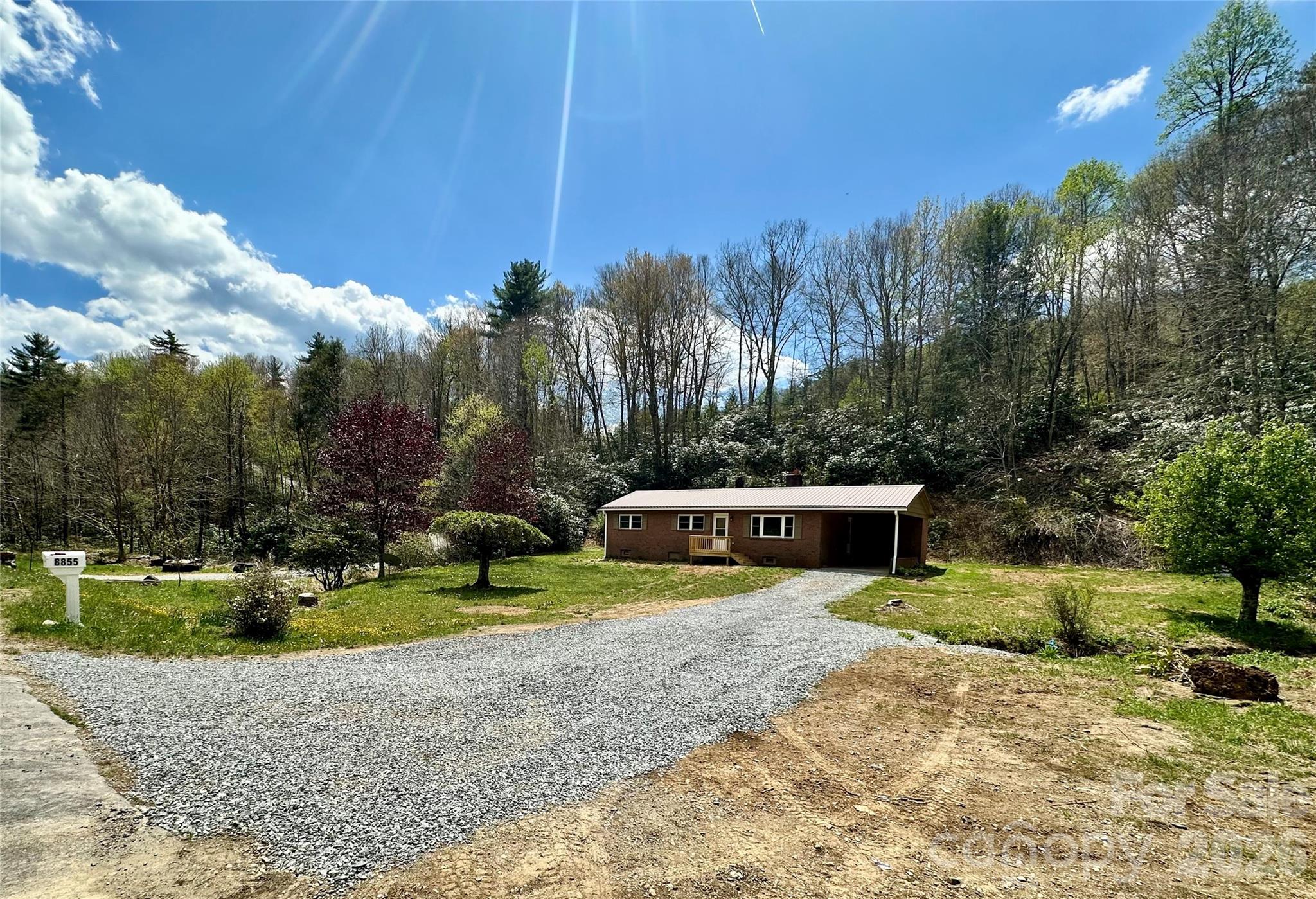 8855 Bugger Hollow Road — Newland