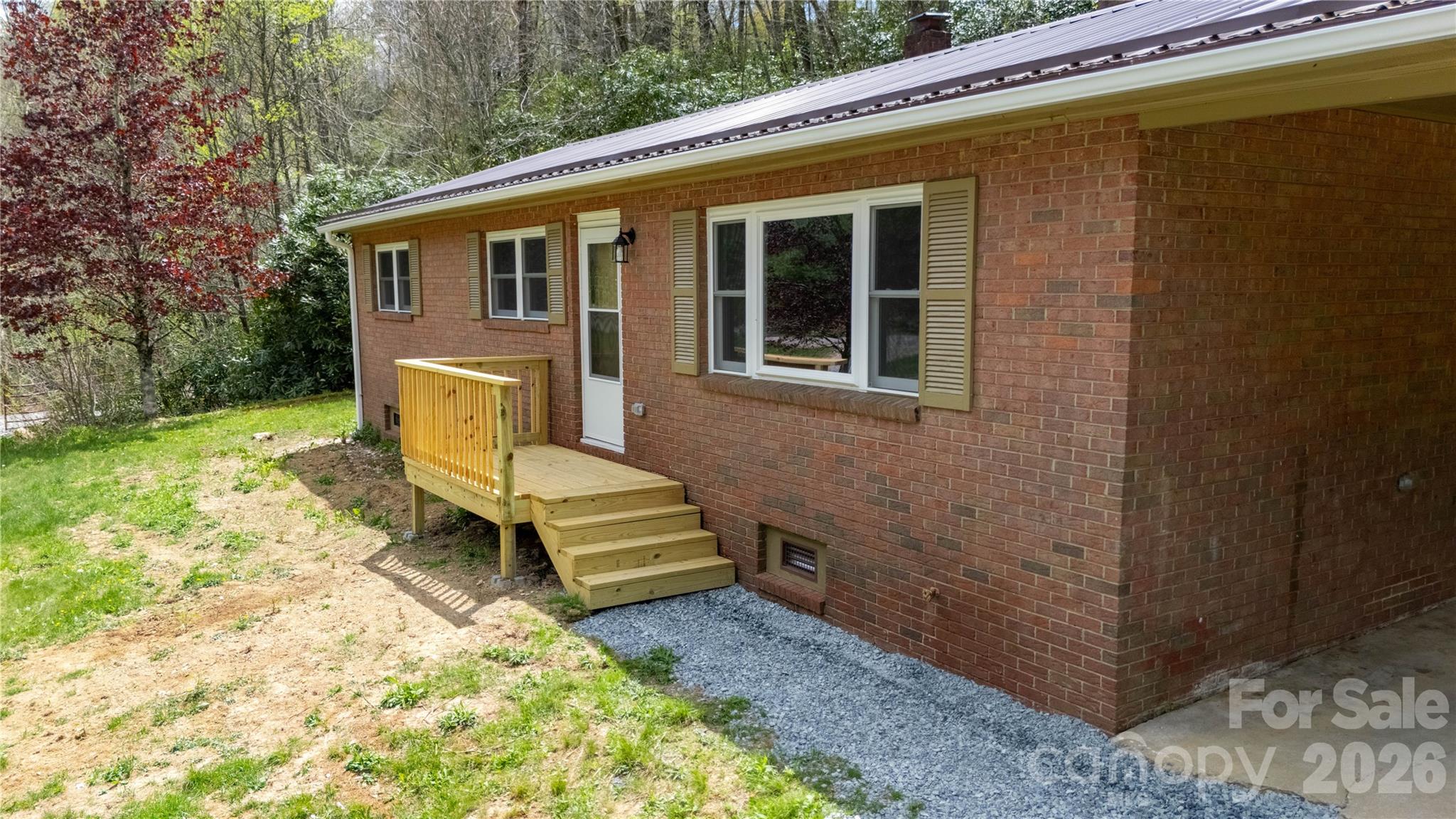 8855 Bugger Hollow Road — Newland
