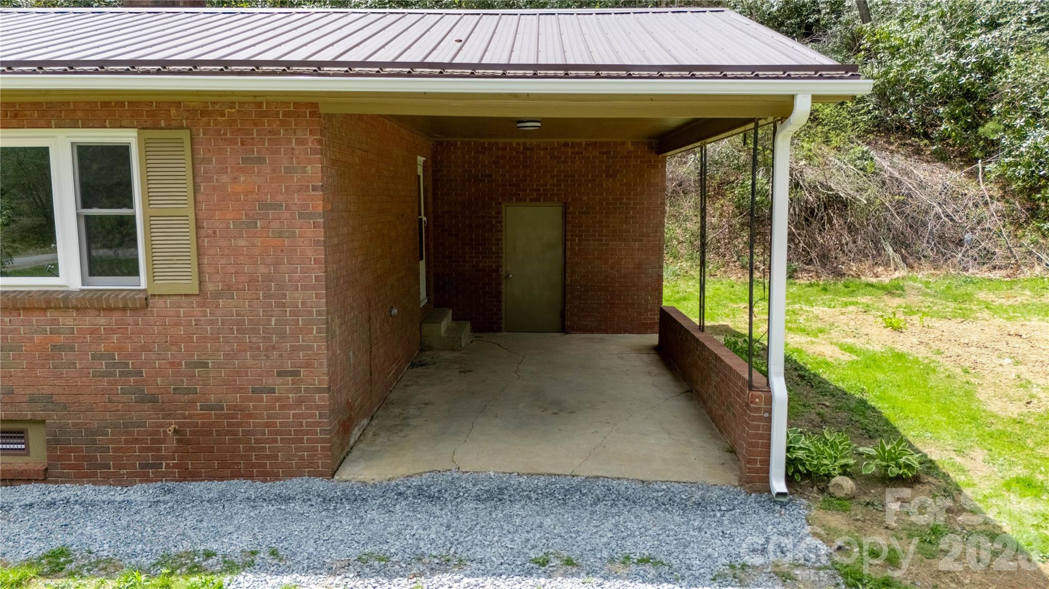 8855 Bugger Hollow Road — Newland