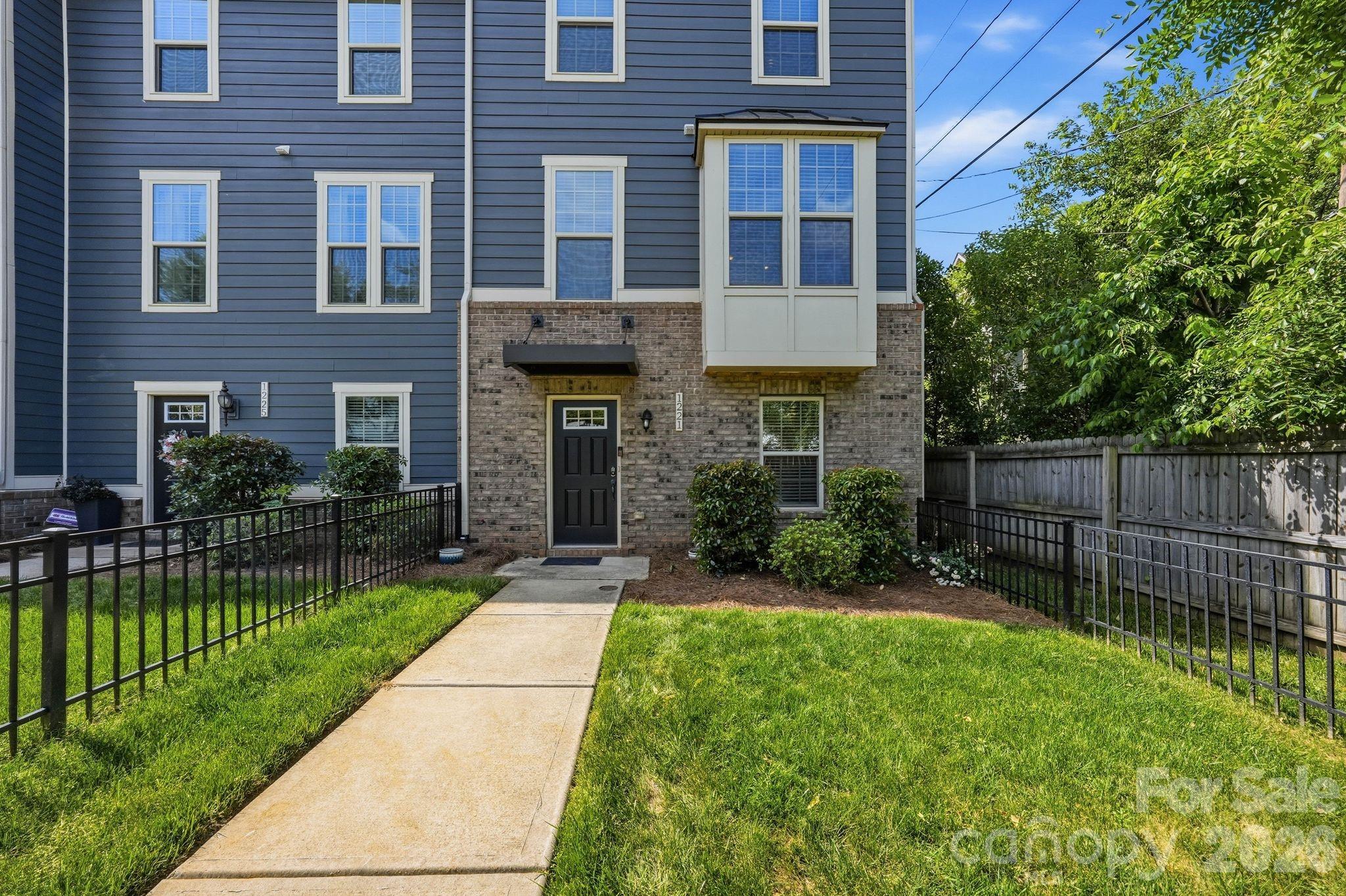 1221 Queen Lyon Court — Charlotte