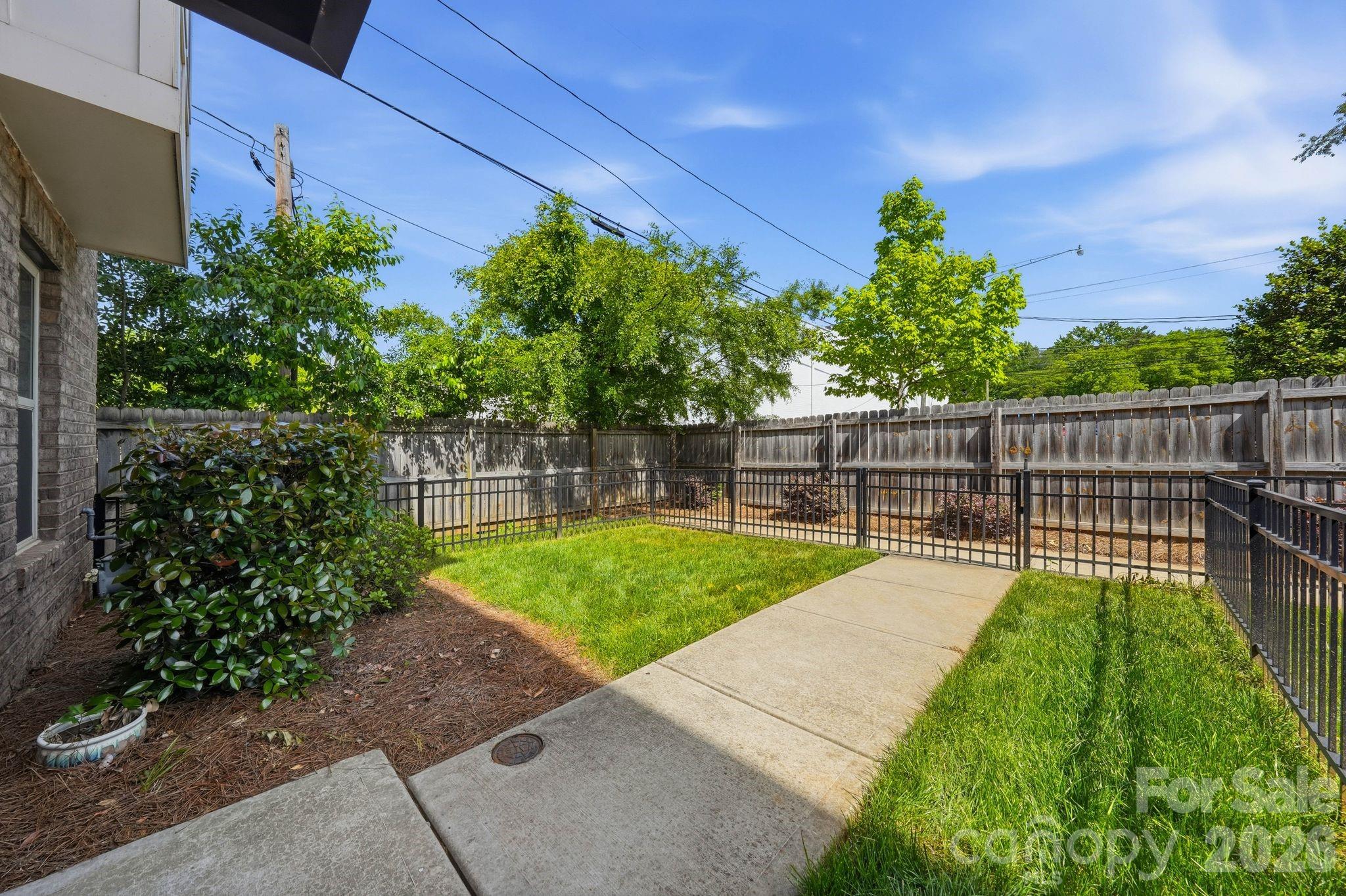 1221 Queen Lyon Court — Charlotte
