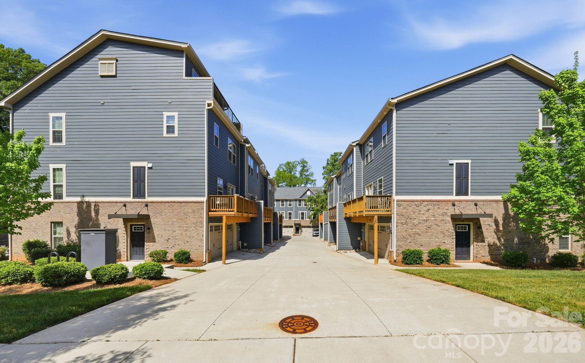 1221 Queen Lyon Court — Charlotte