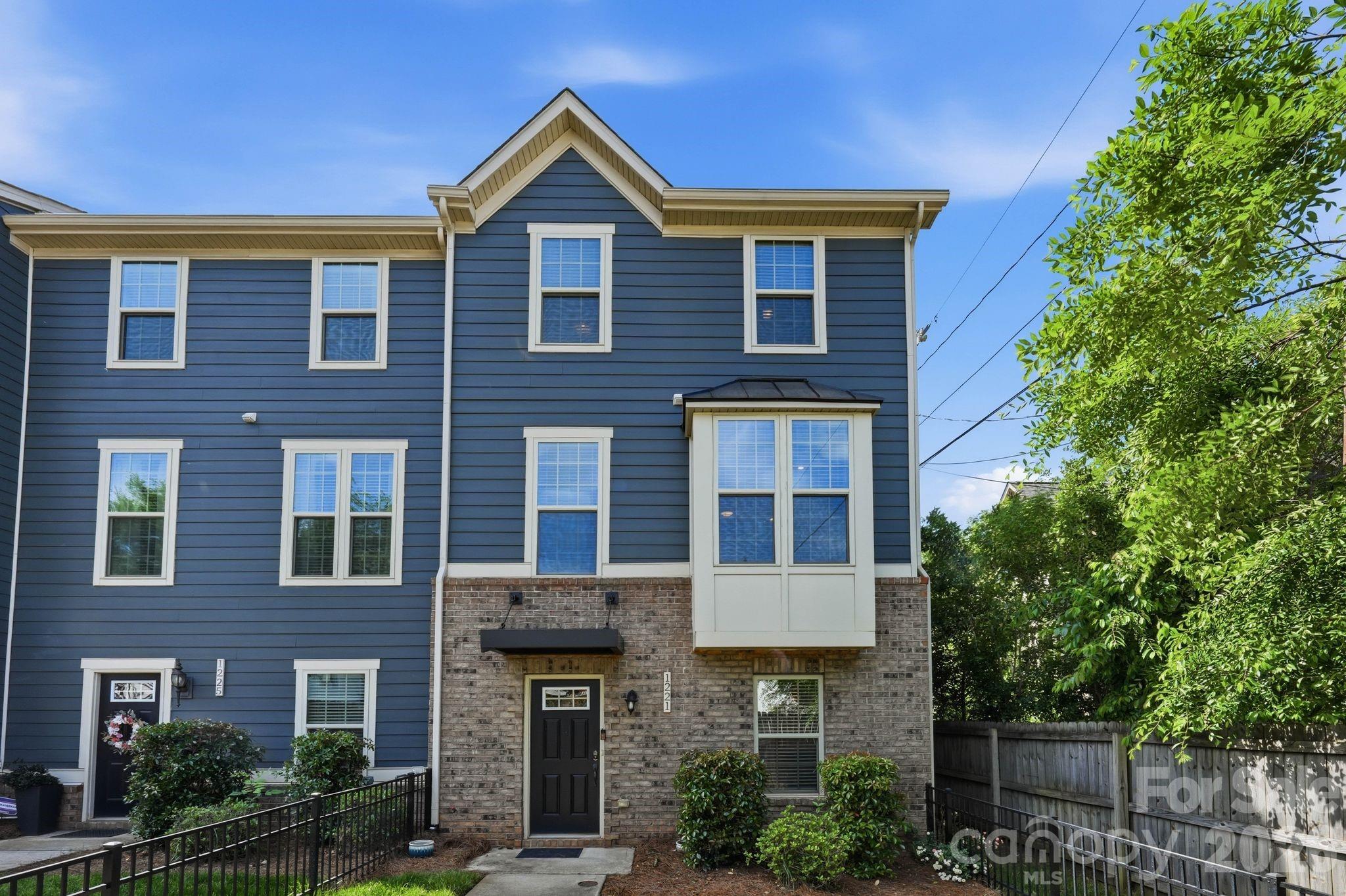 1221 Queen Lyon Court — Charlotte