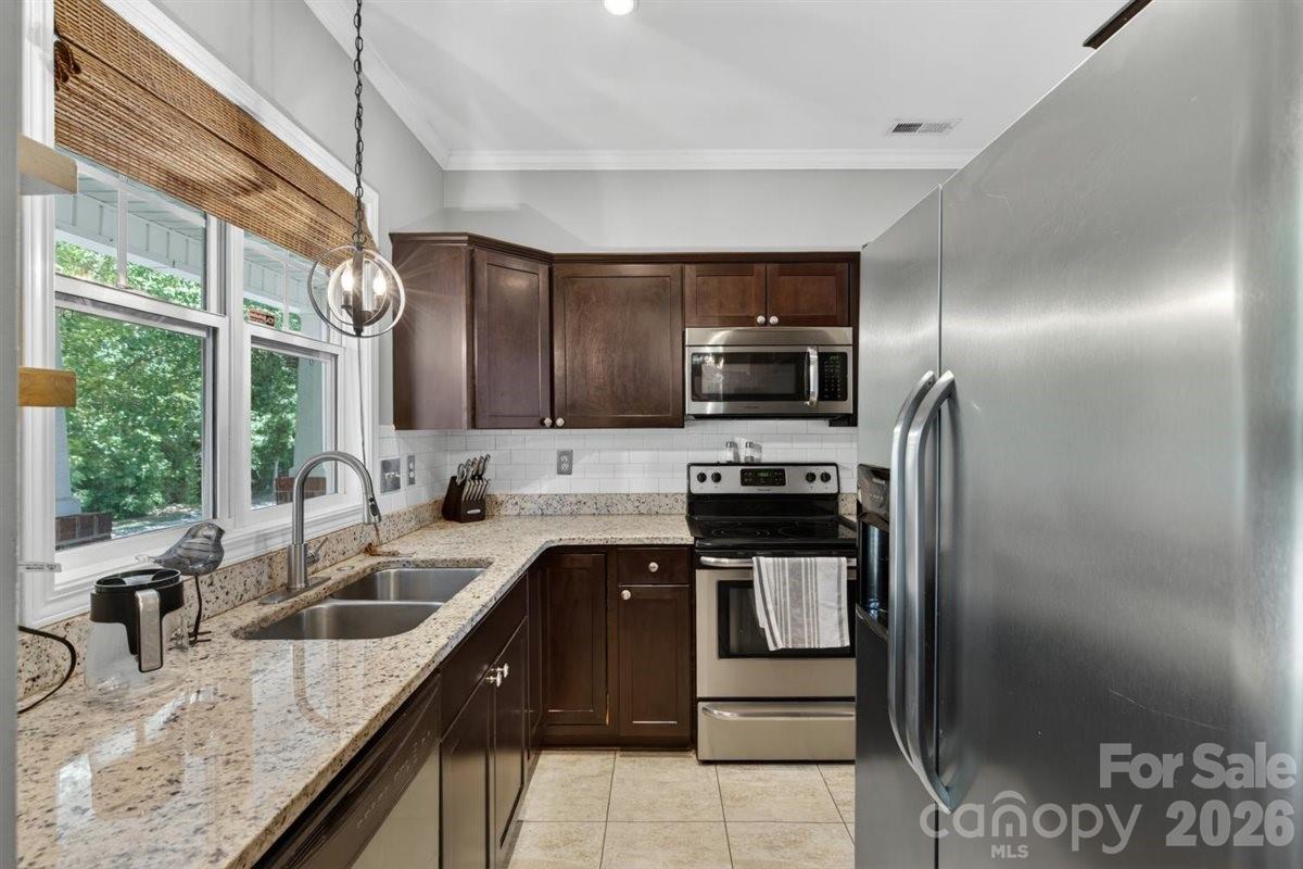 8007 Rolling Meadows Lane — Huntersville