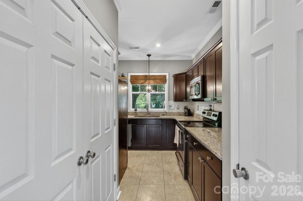 8007 Rolling Meadows Lane — Huntersville