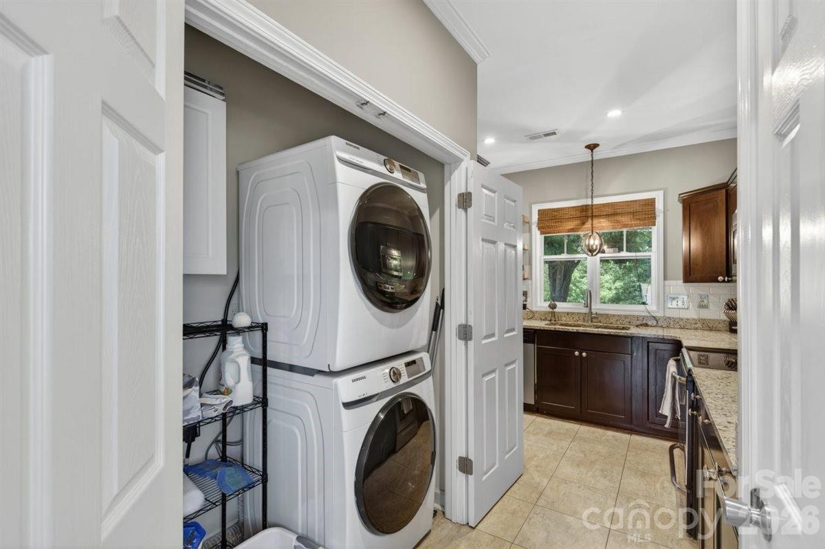 8007 Rolling Meadows Lane — Huntersville