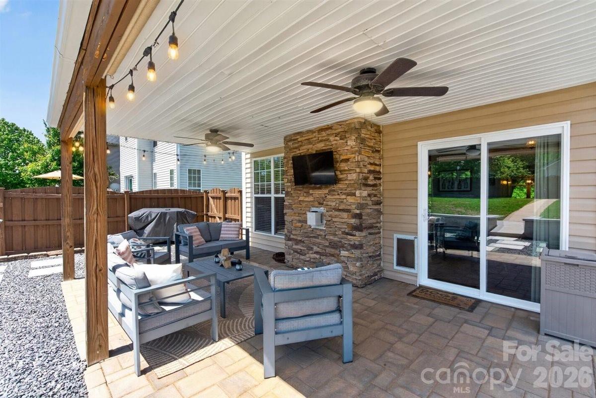 8007 Rolling Meadows Lane — Huntersville
