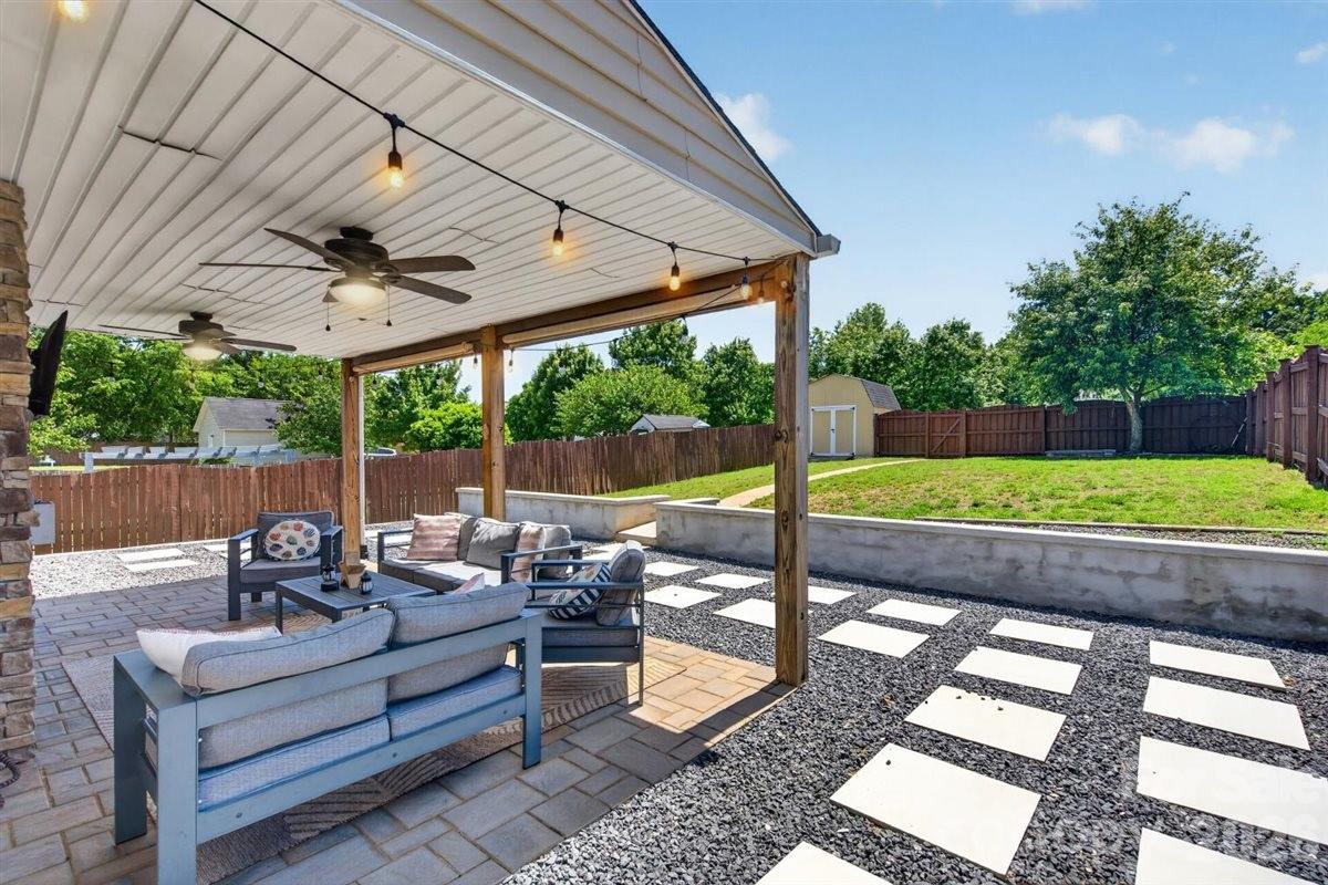 8007 Rolling Meadows Lane — Huntersville