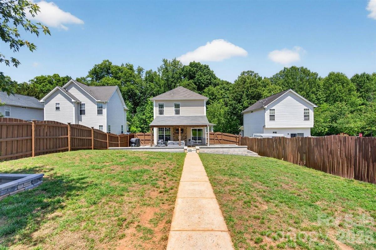 8007 Rolling Meadows Lane — Huntersville