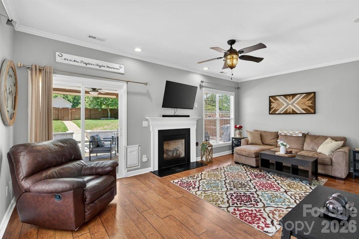 8007 Rolling Meadows Lane — Huntersville