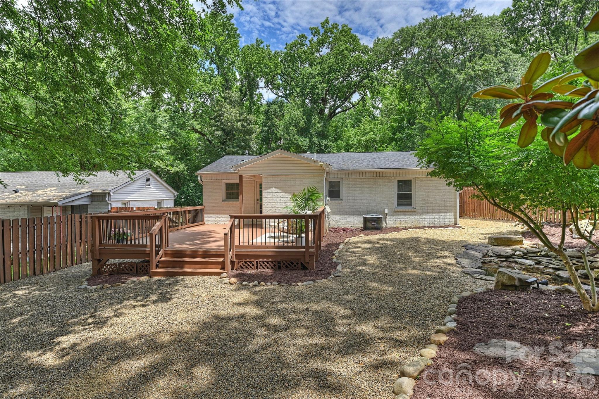 827 Spruce Street — Charlotte