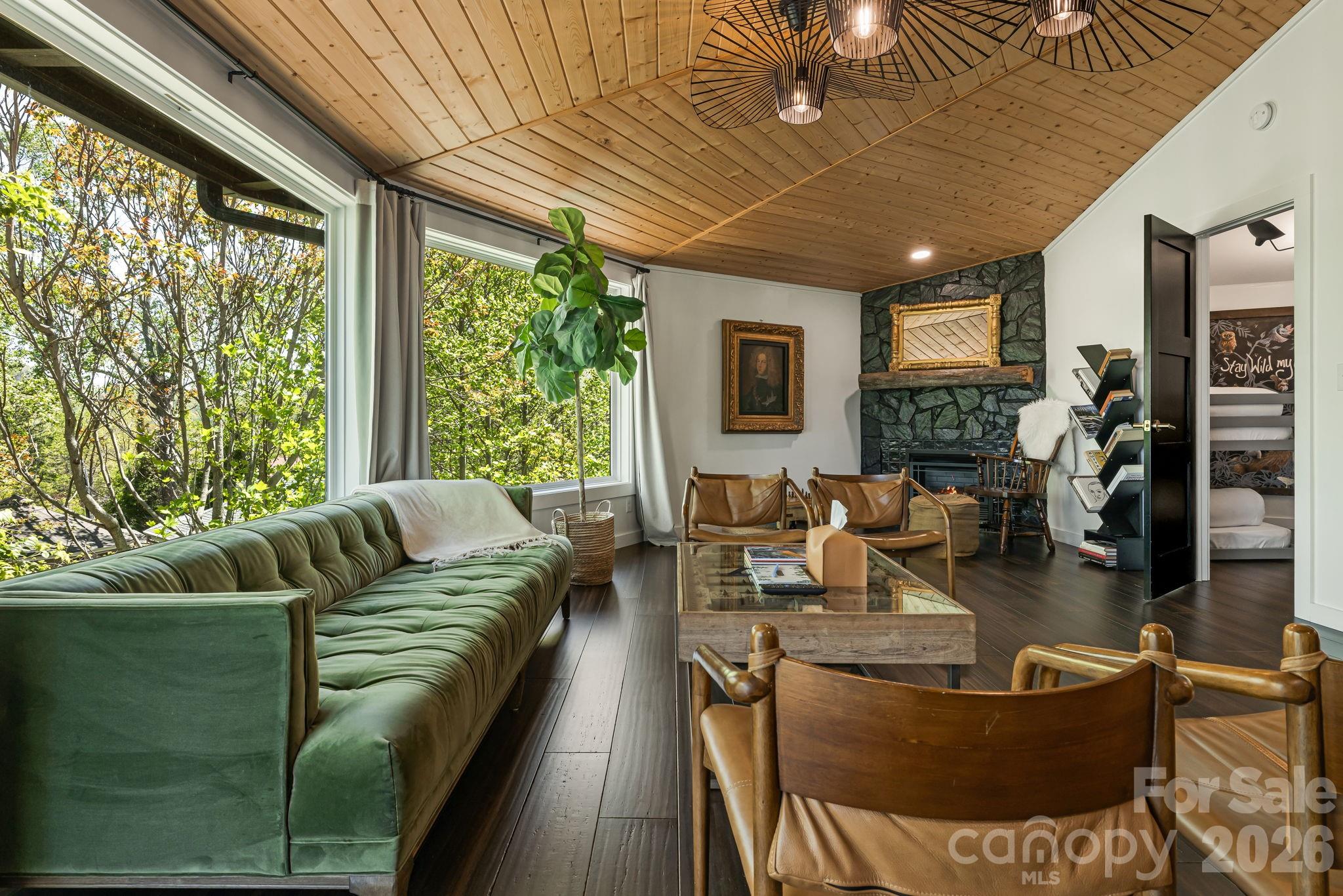 1 Patton Circle — Asheville