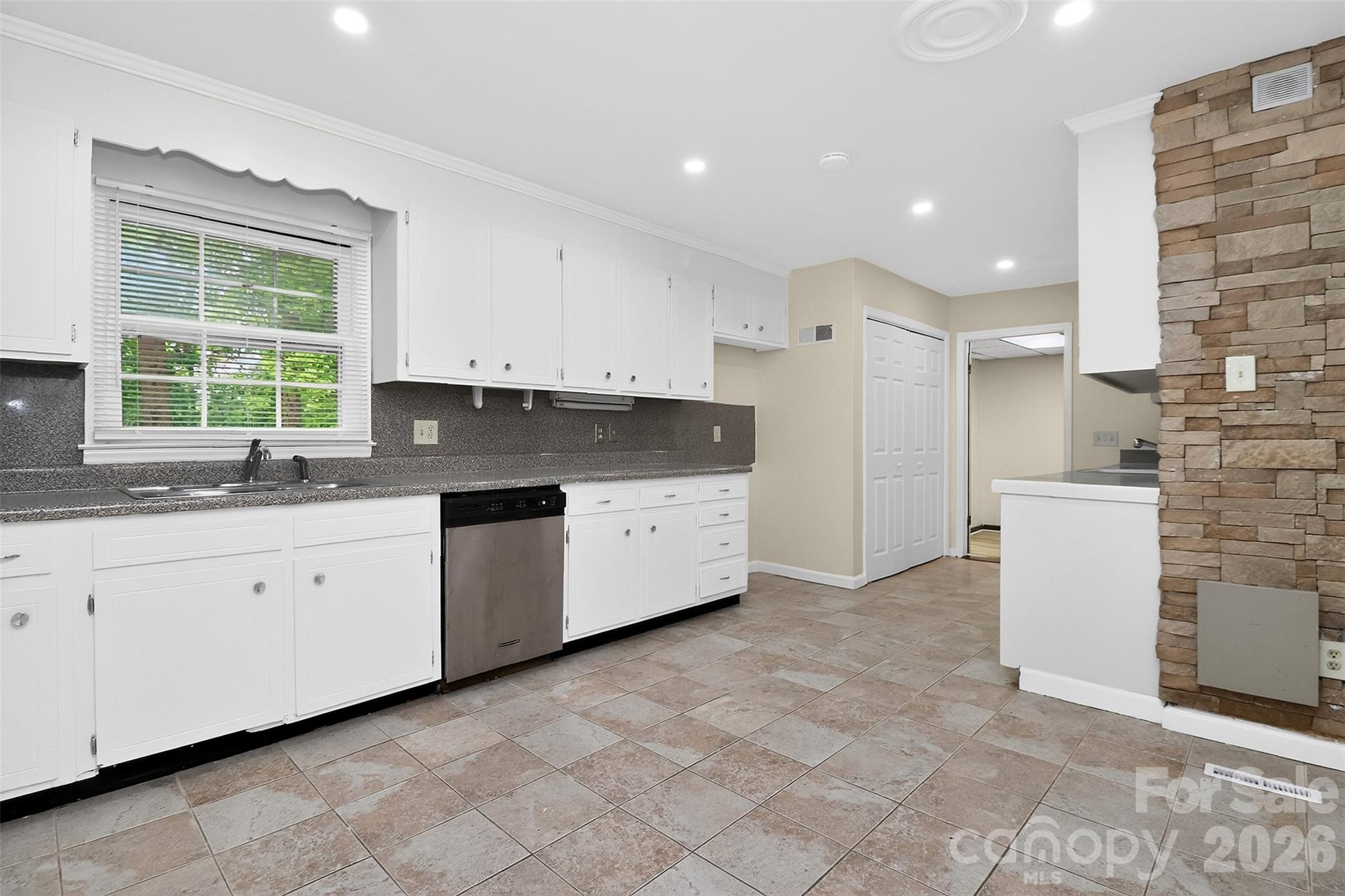 7007 Crossridge Road — Charlotte