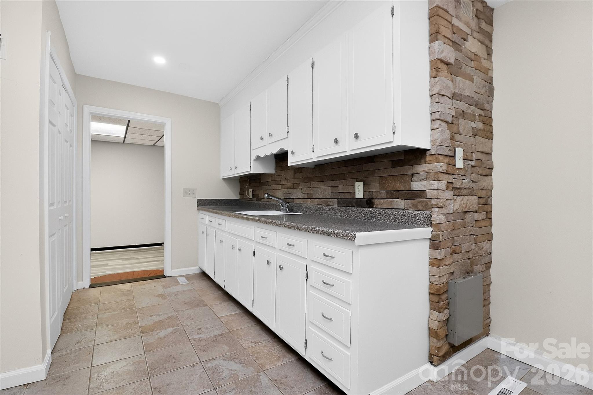 7007 Crossridge Road — Charlotte