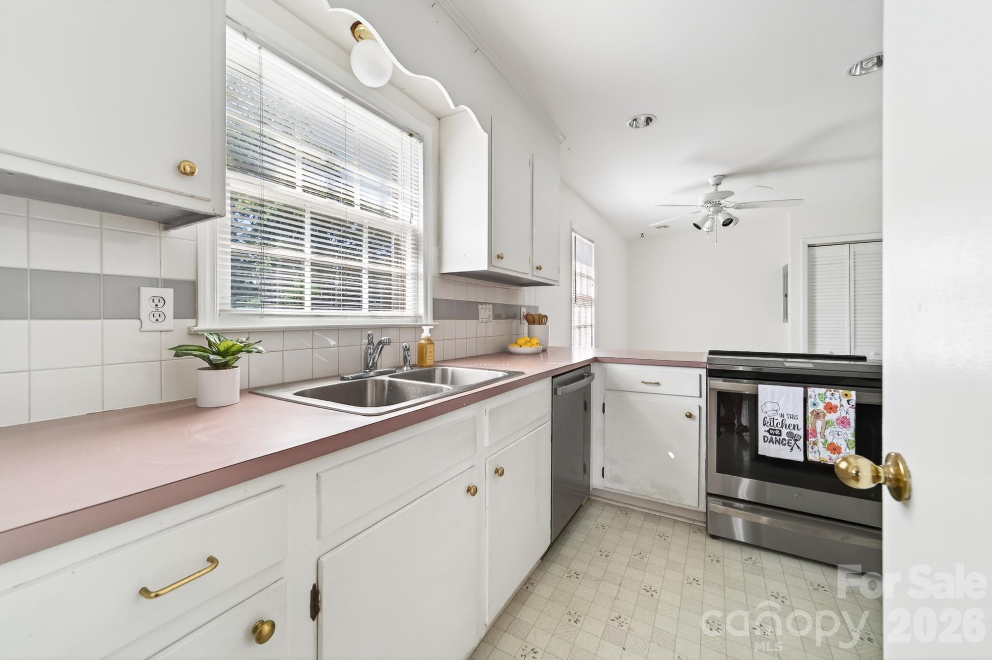 7516 Watercrest Road — Charlotte