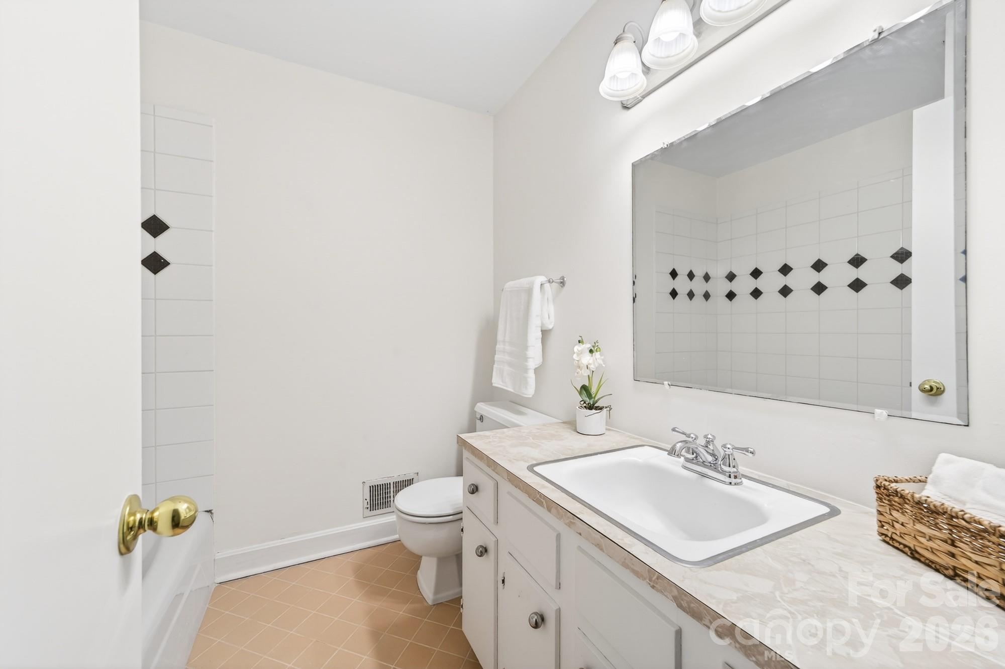 7516 Watercrest Road — Charlotte