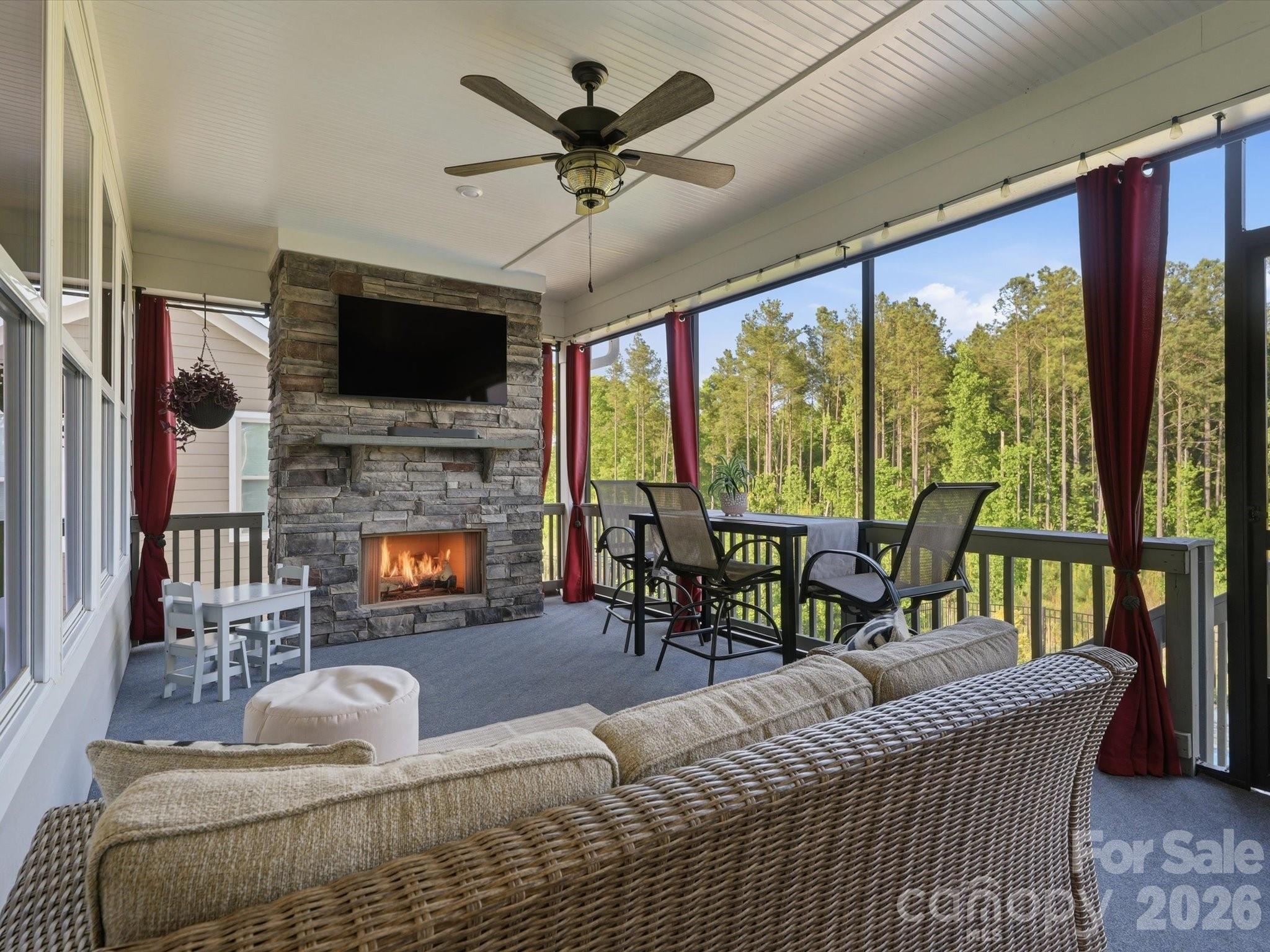 2526 Paddlers Cove Drive — Clover