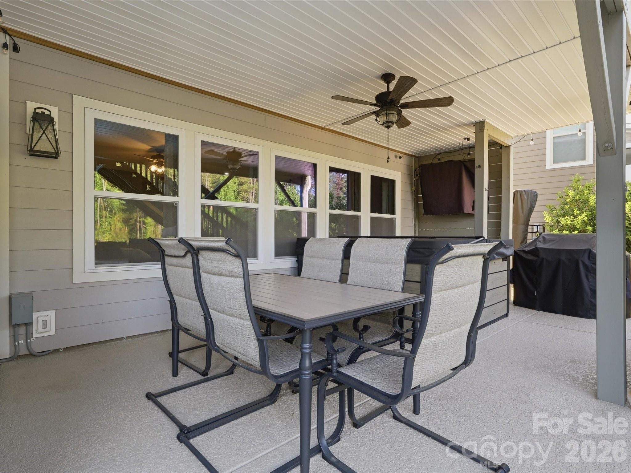 2526 Paddlers Cove Drive — Clover