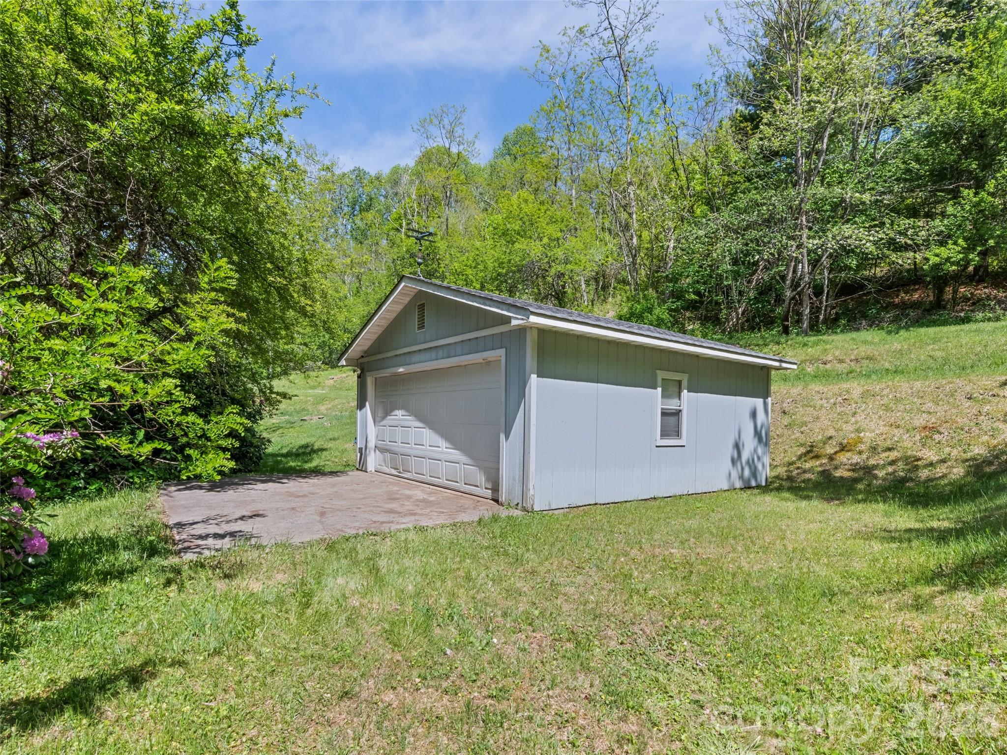 831 Red Bank Road — Waynesville