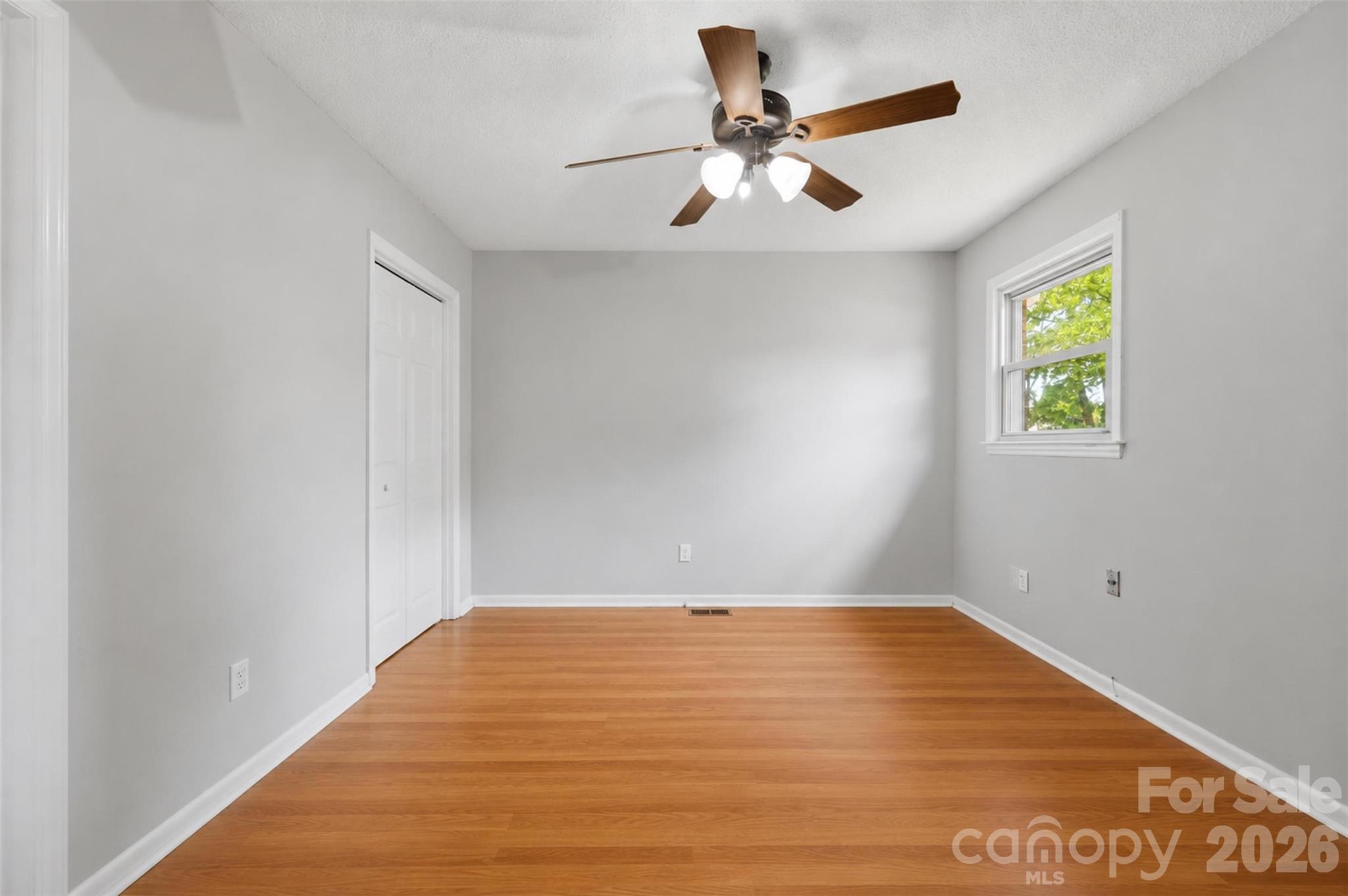 1910 26th Street NE — Hickory