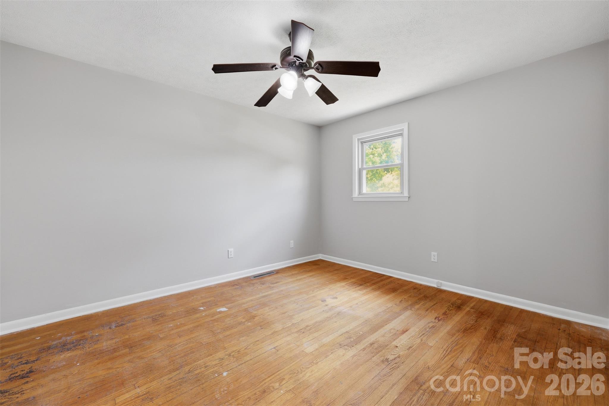 1910 26th Street NE — Hickory