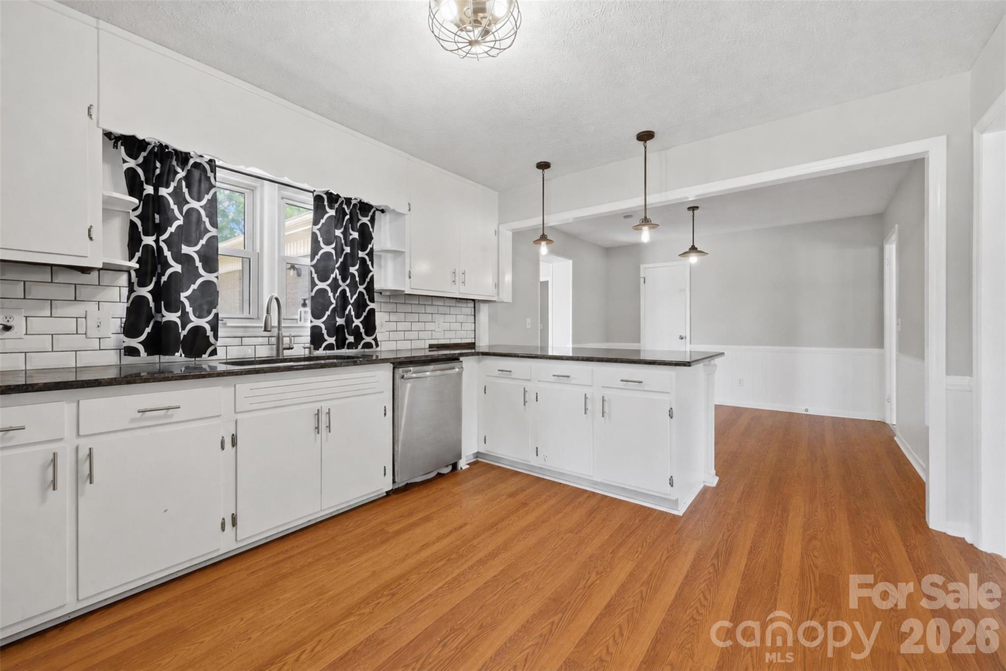 1910 26th Street NE — Hickory