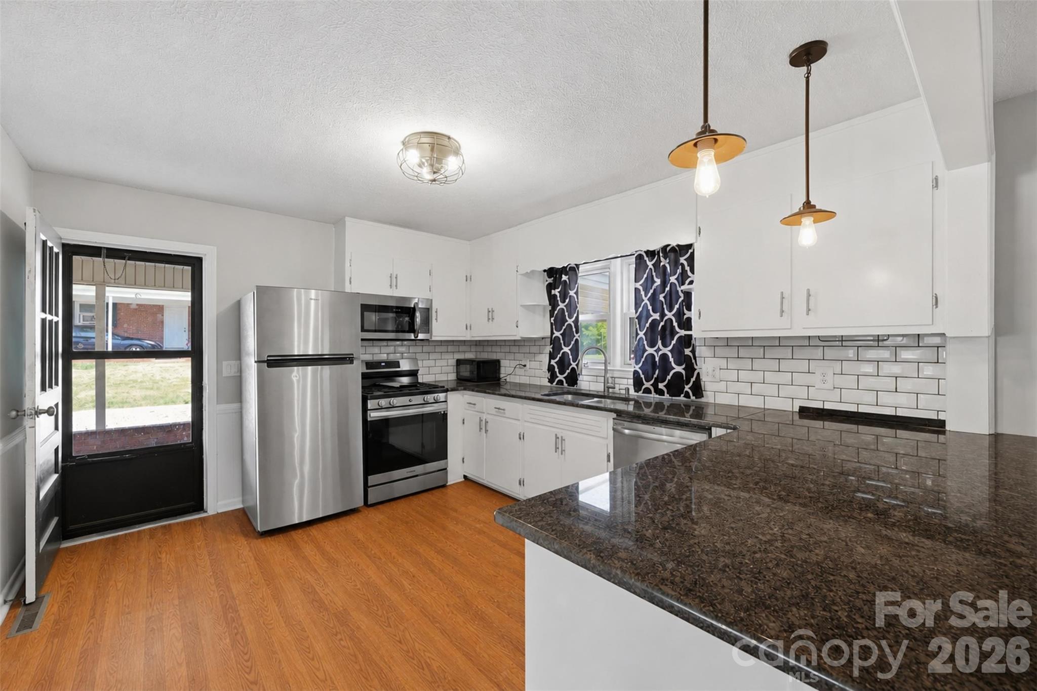 1910 26th Street NE — Hickory