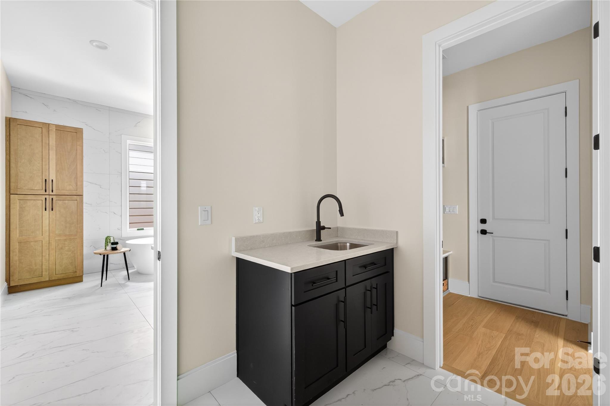 1600 E Barden Road — Charlotte