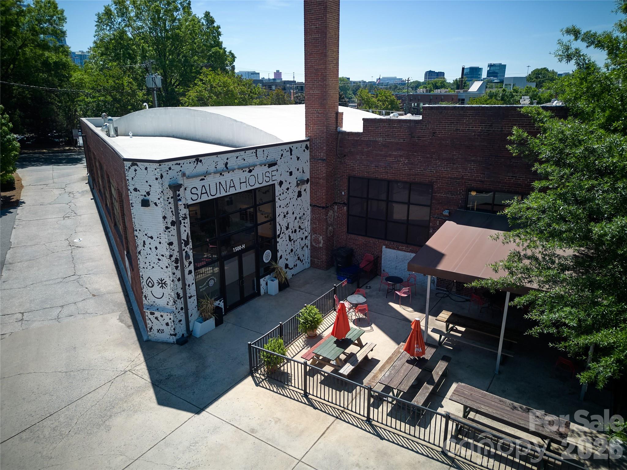 562 West End Drive — Charlotte