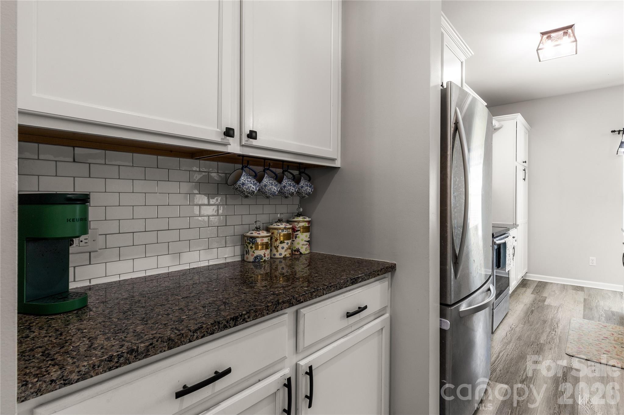 493 Dutch White Drive — Clover