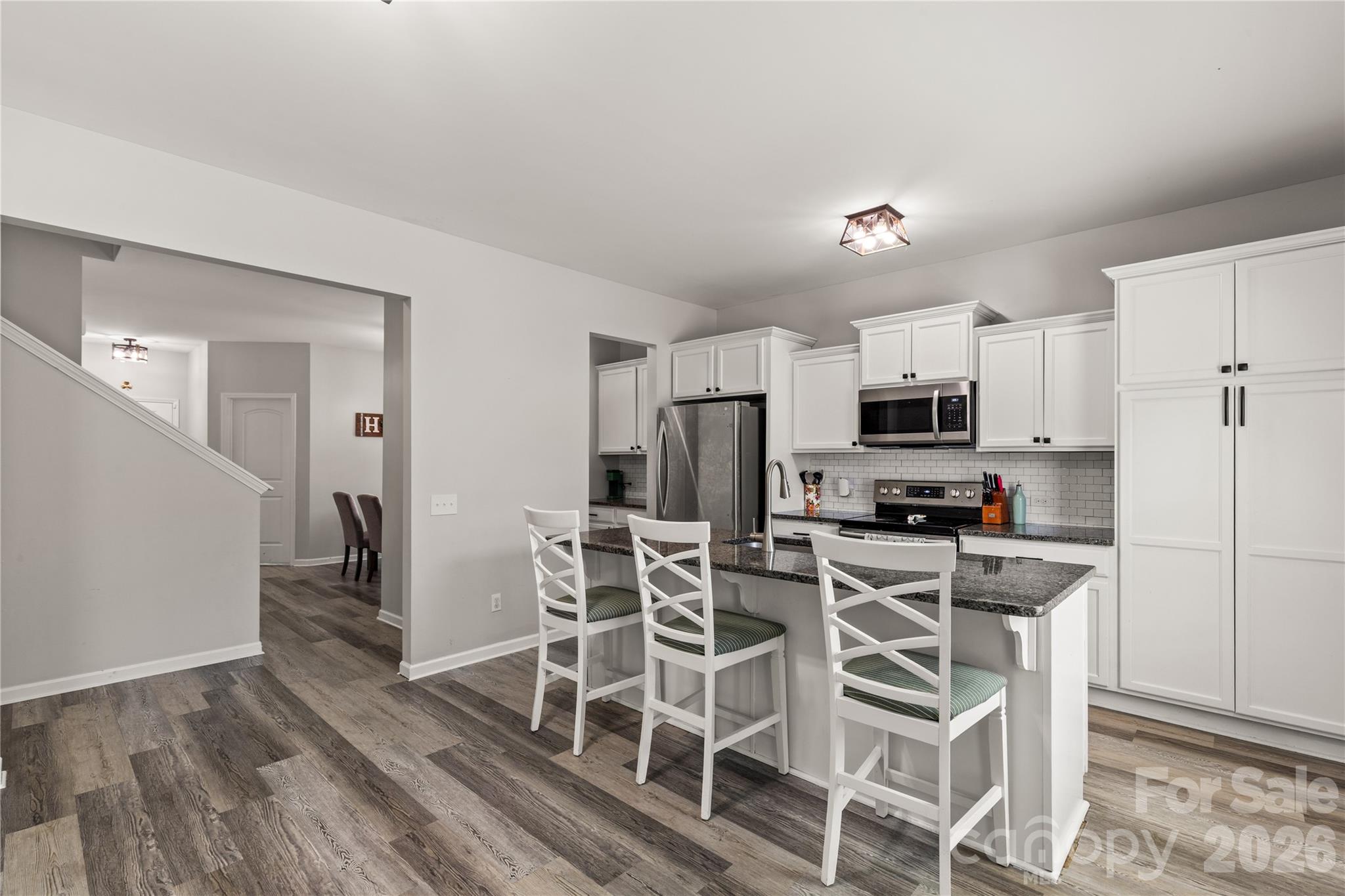 493 Dutch White Drive — Clover