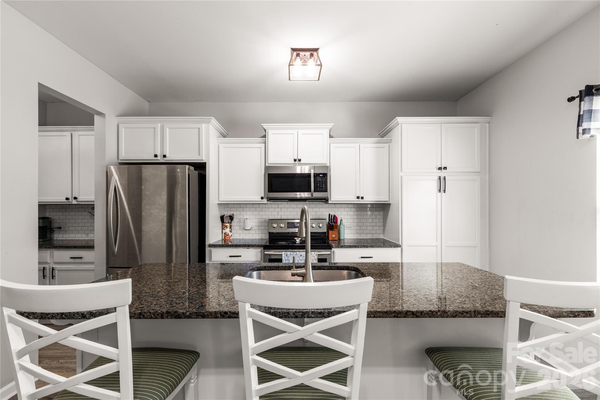 493 Dutch White Drive — Clover