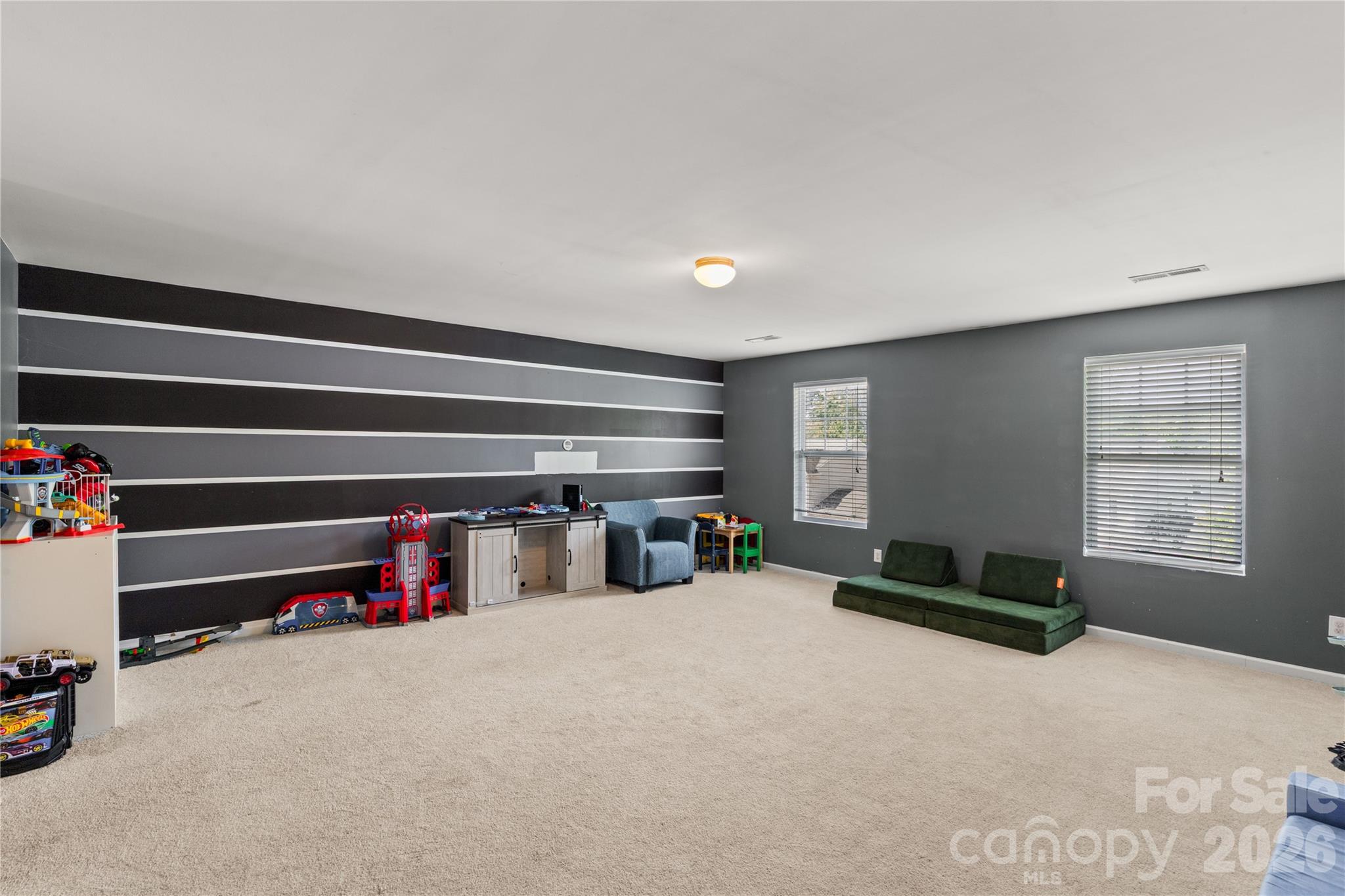 493 Dutch White Drive — Clover