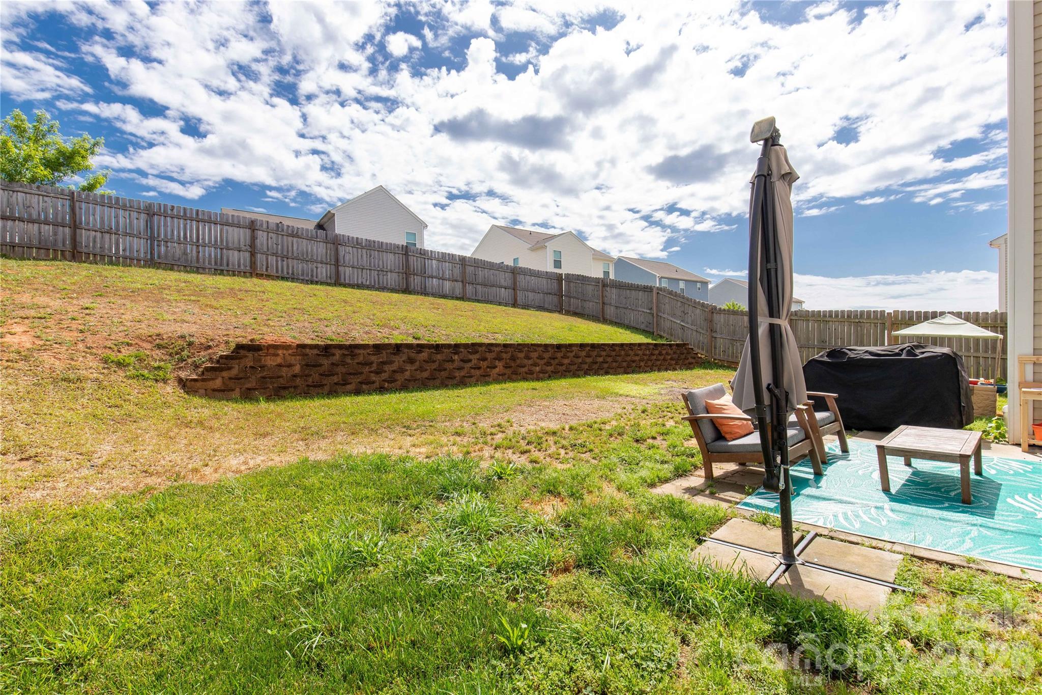 493 Dutch White Drive — Clover
