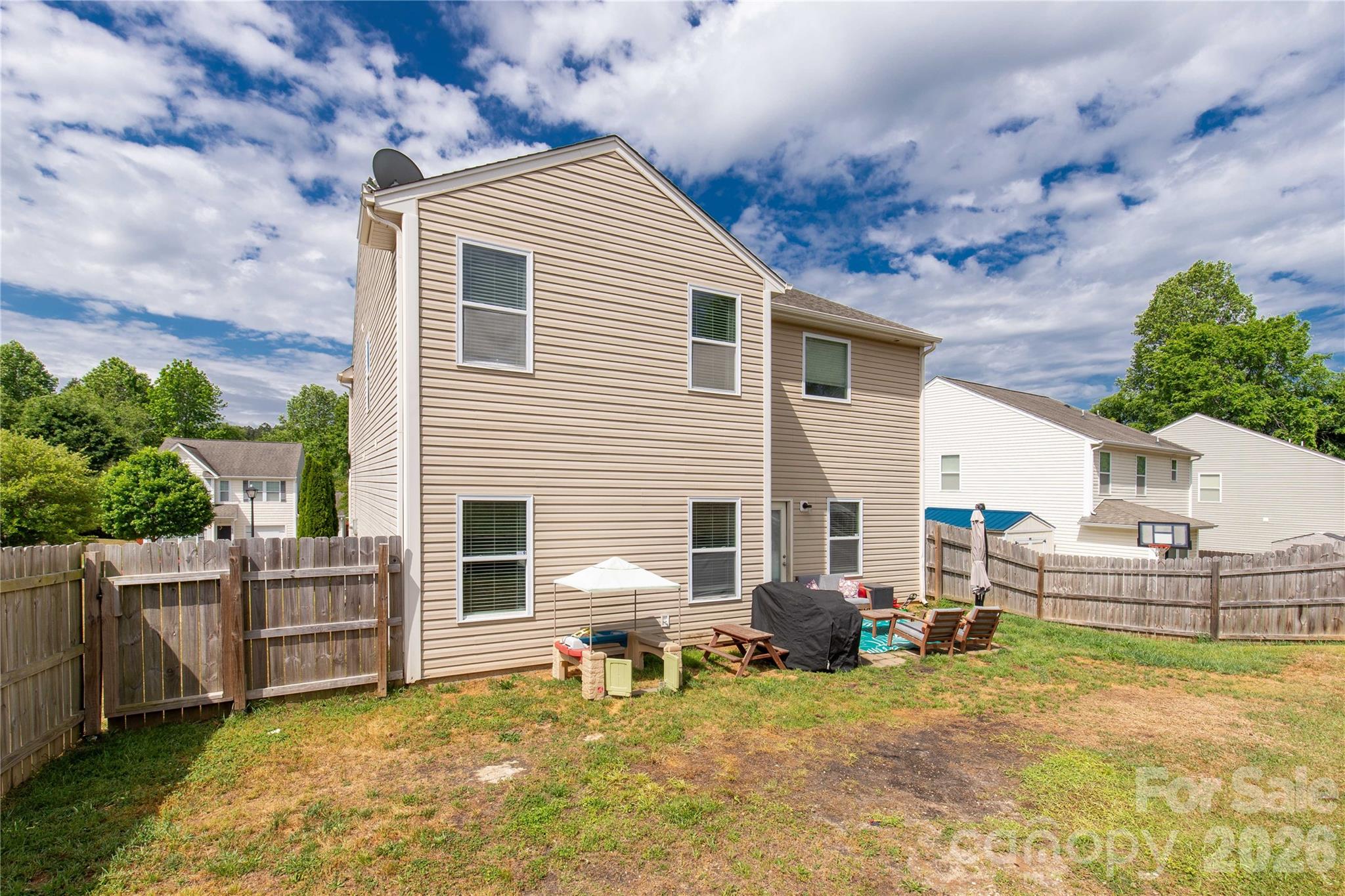 493 Dutch White Drive — Clover