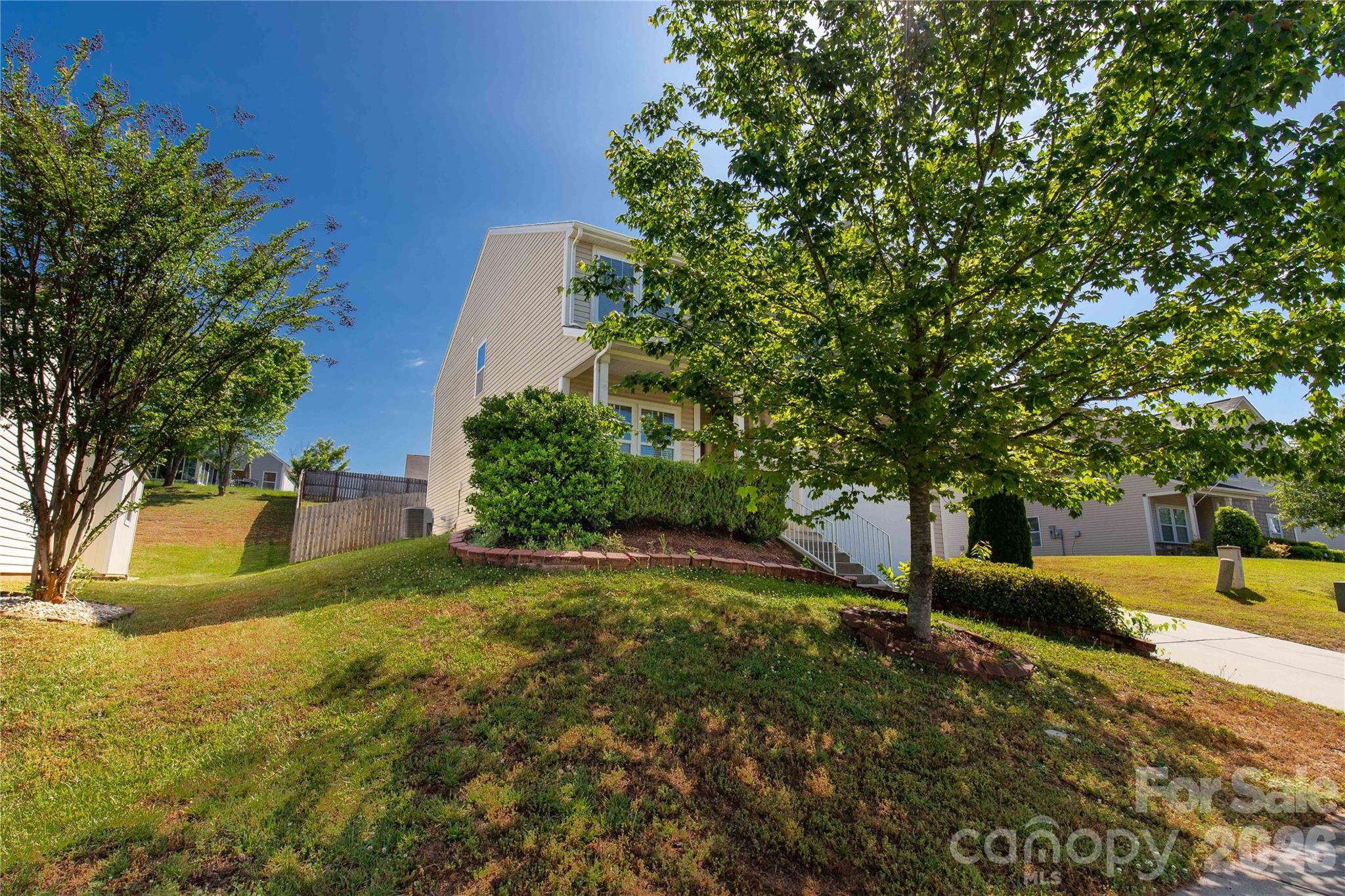 493 Dutch White Drive — Clover