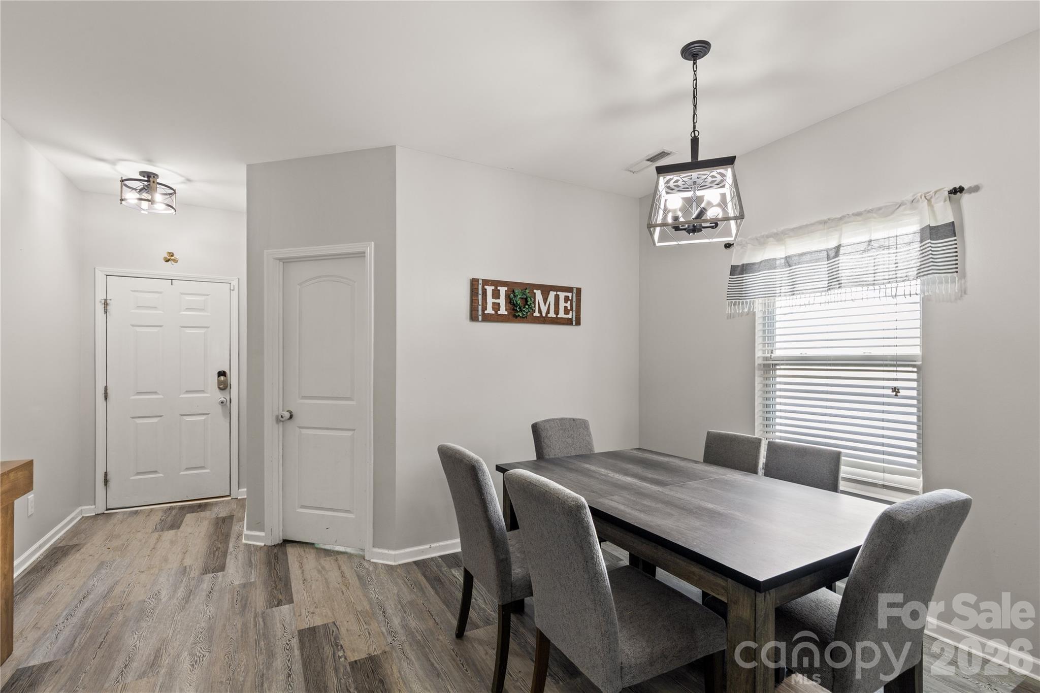 493 Dutch White Drive — Clover