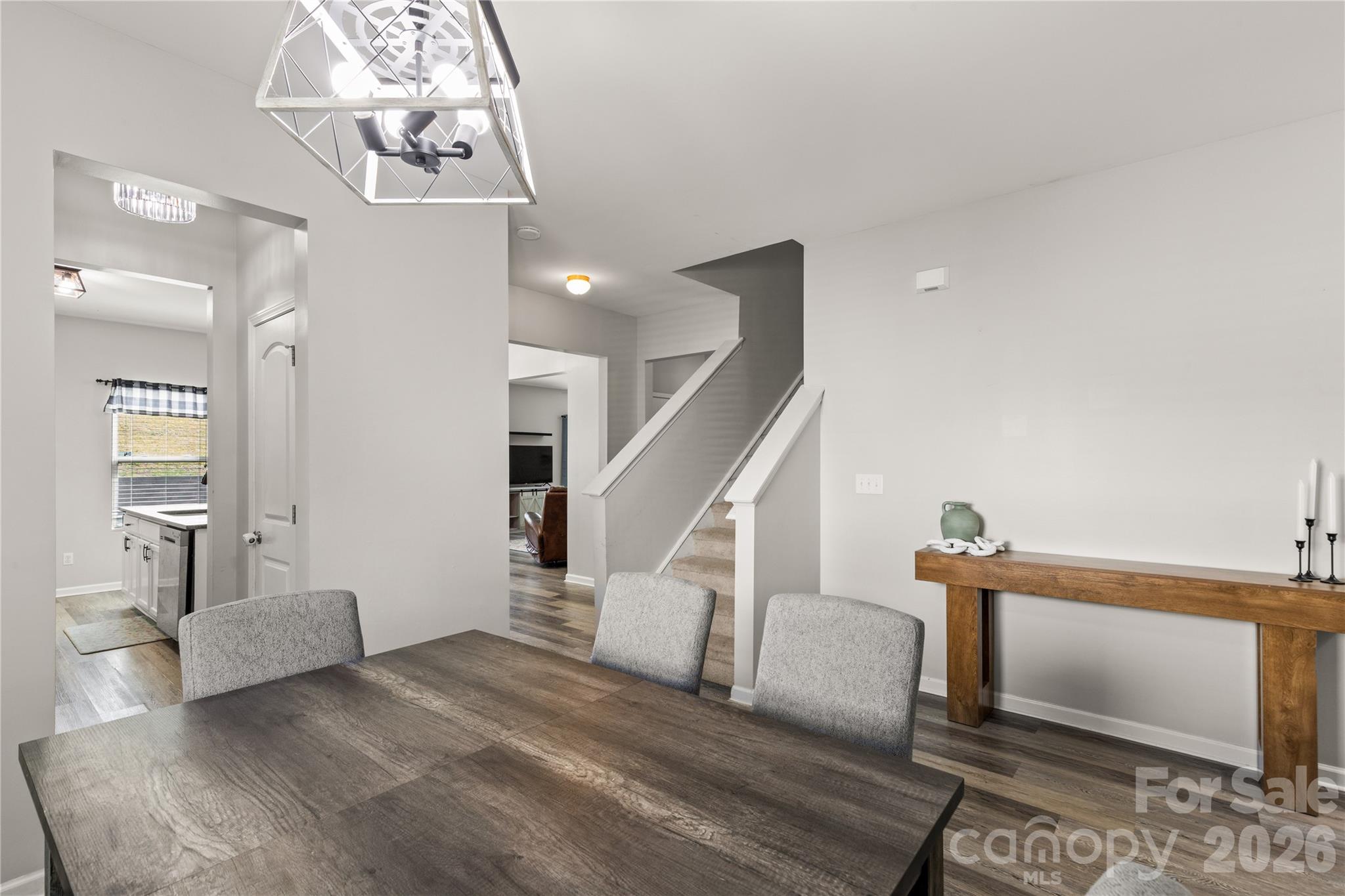 493 Dutch White Drive — Clover