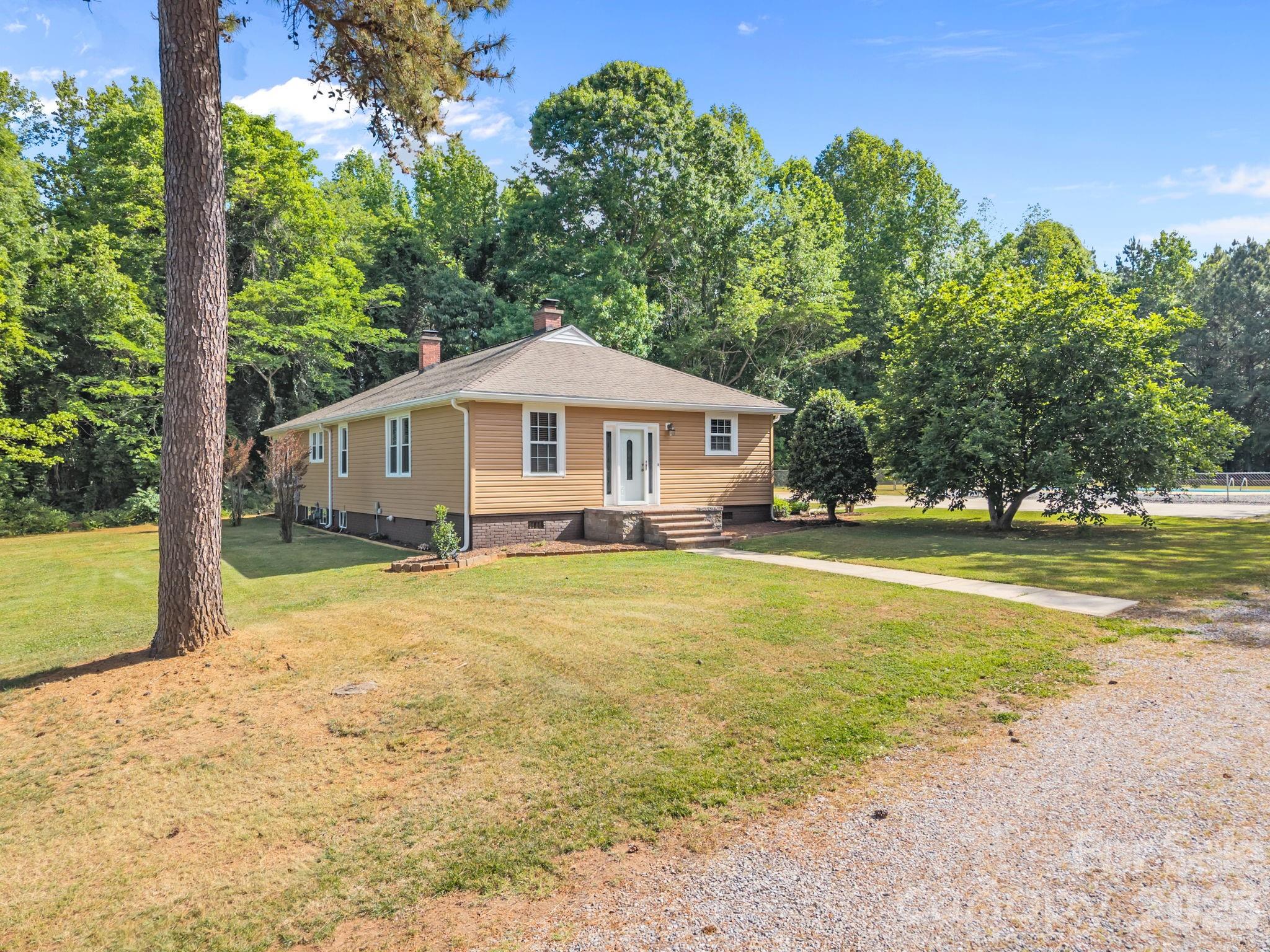 745 Dukeville Road — Salisbury