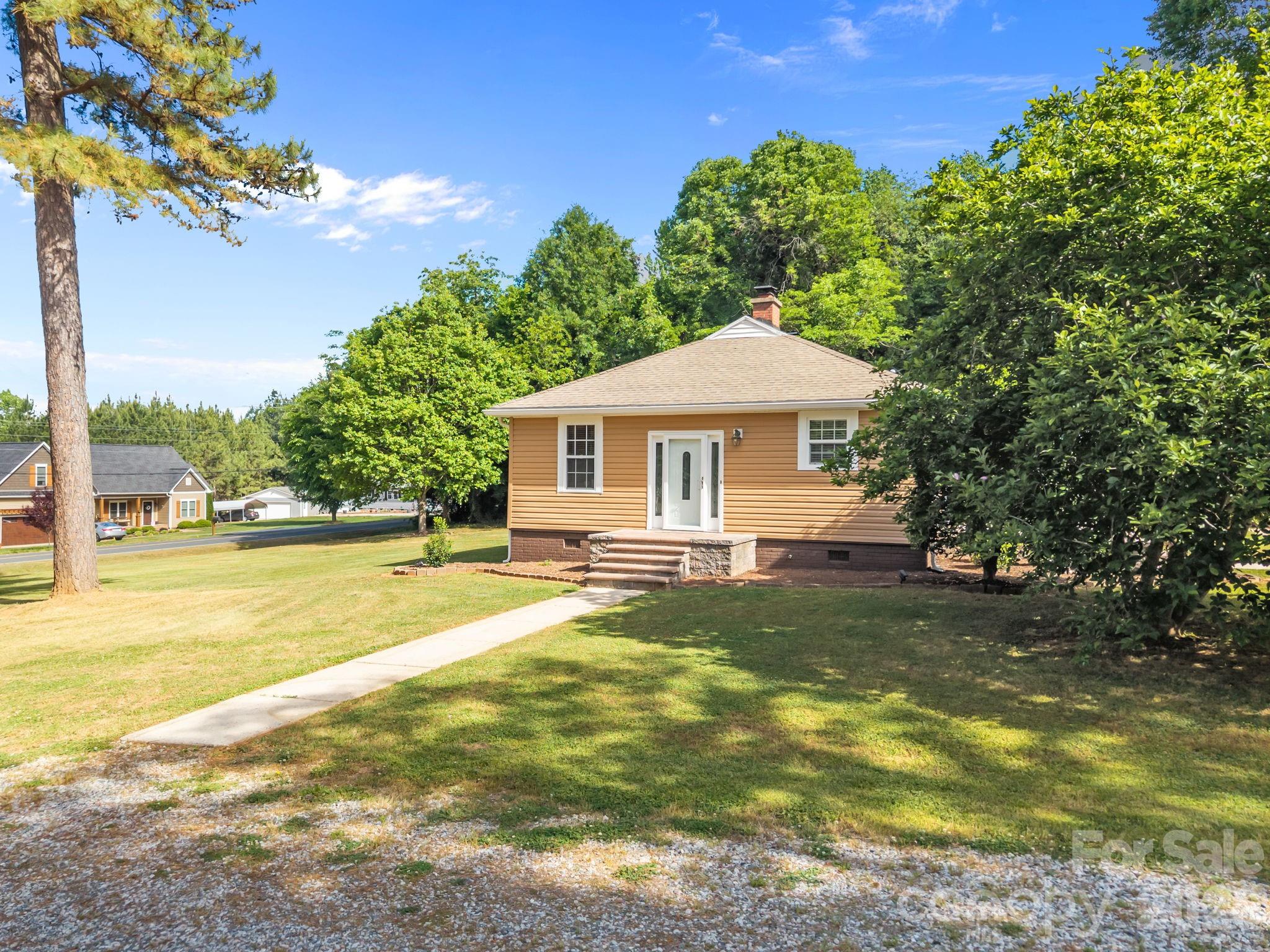 745 Dukeville Road — Salisbury