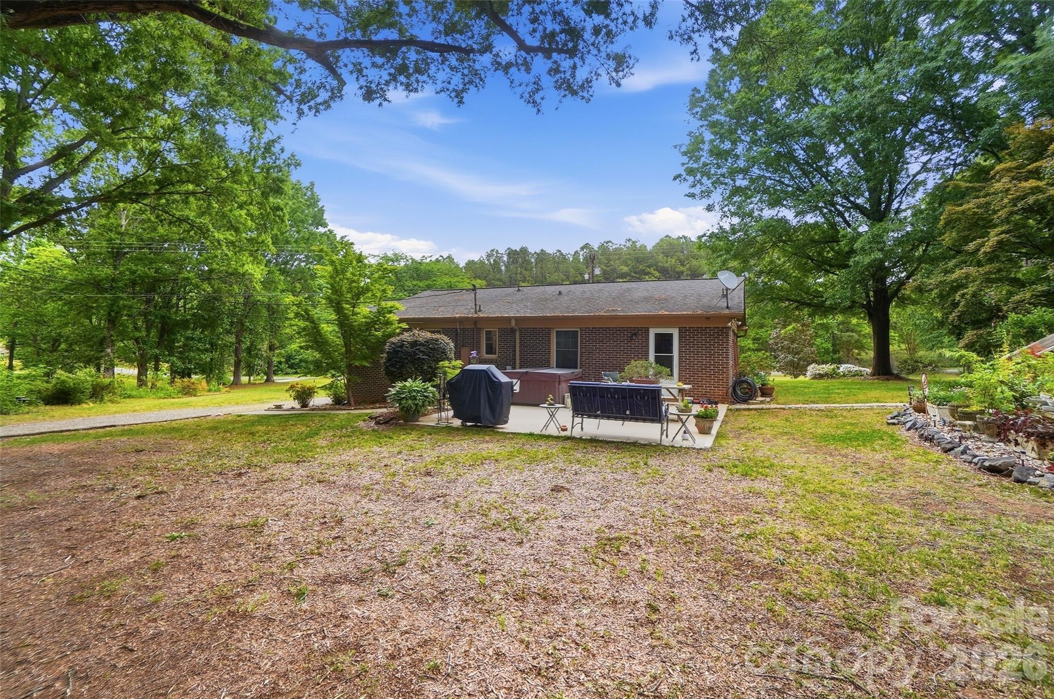 1621 Love Road — Monroe