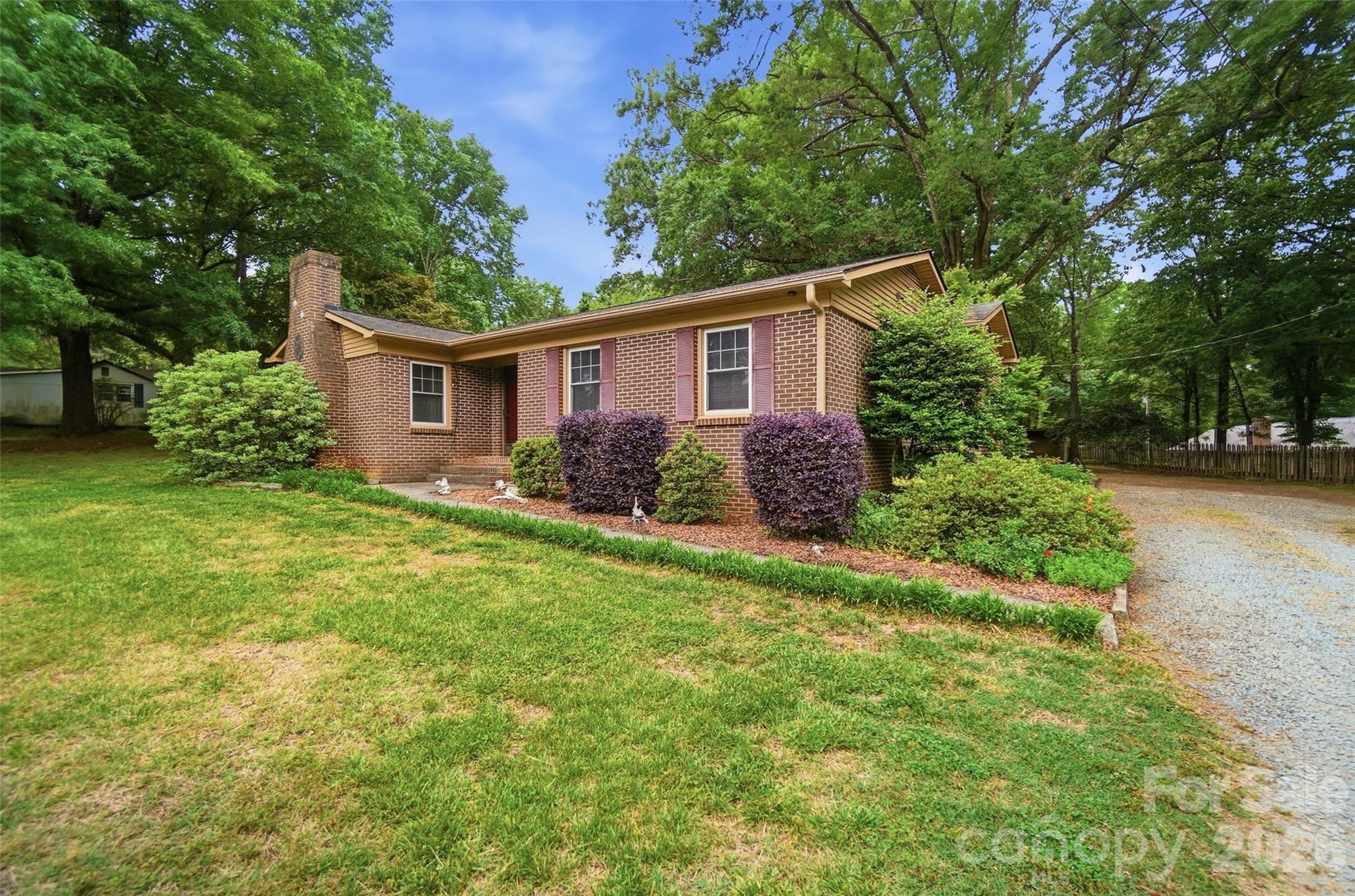 1621 Love Road — Monroe