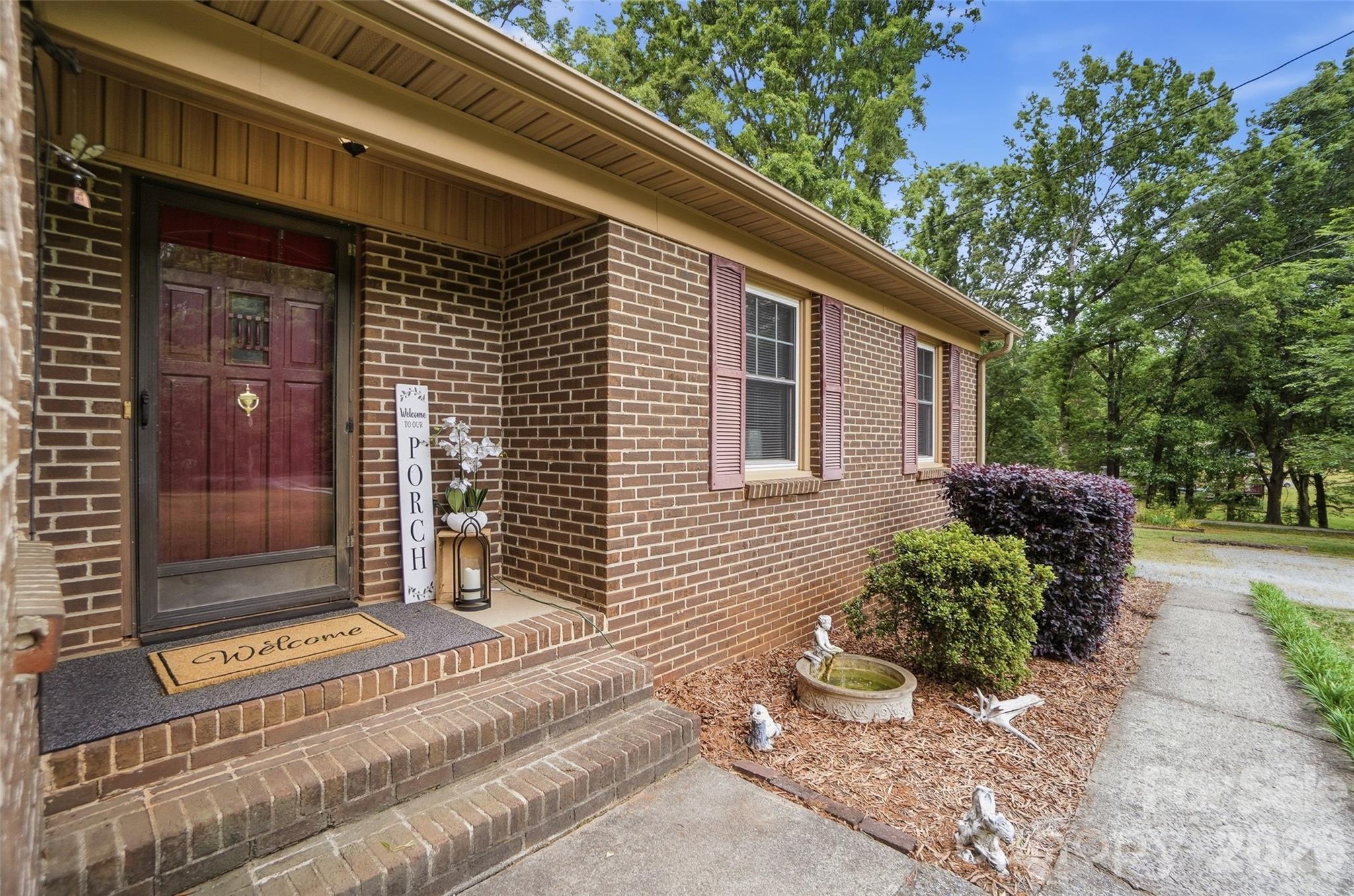 1621 Love Road — Monroe